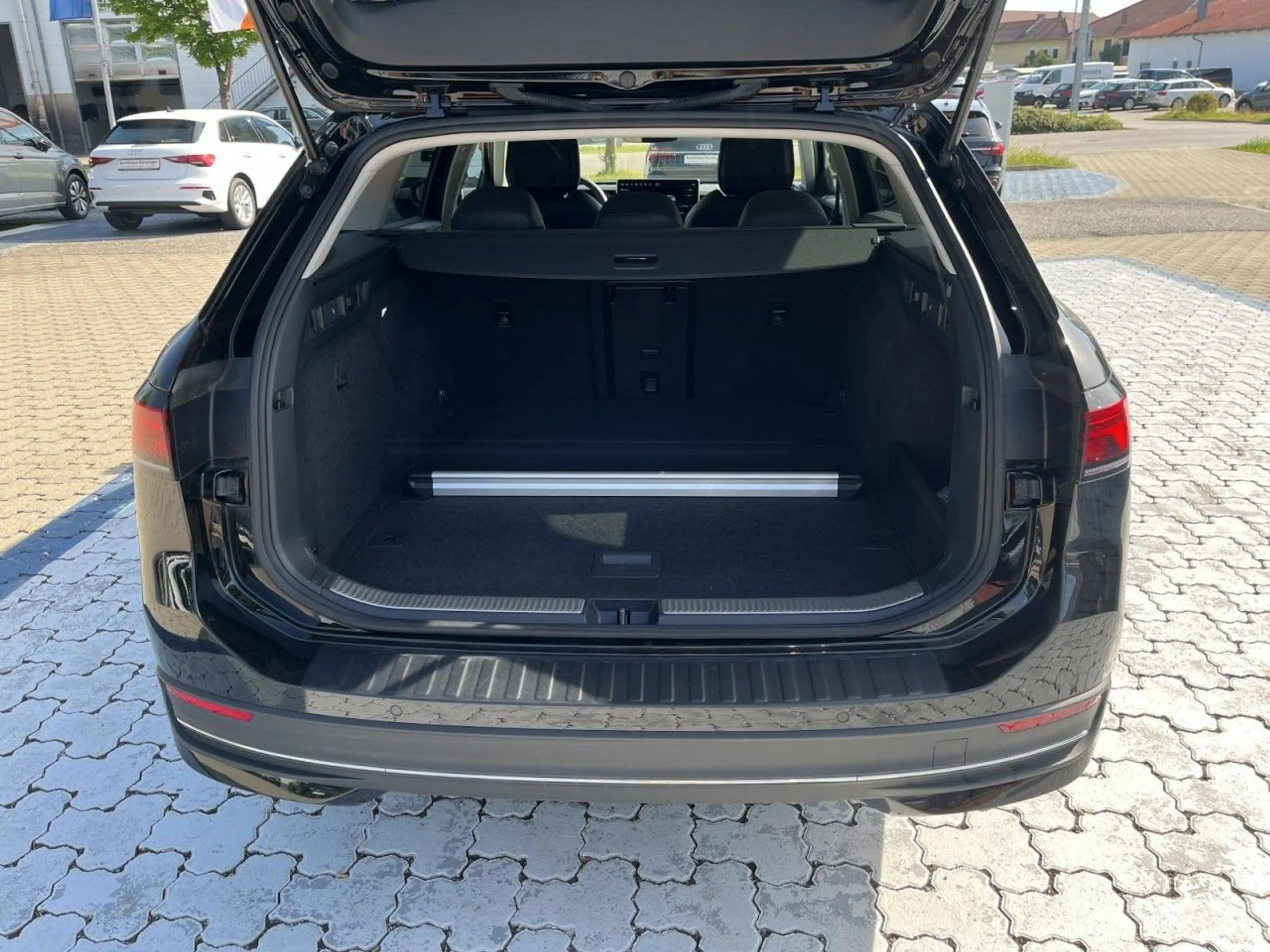 Volkswagen Passat Variant 2.0 TDI Business DSG (LED+NAVI+AH — photo 7