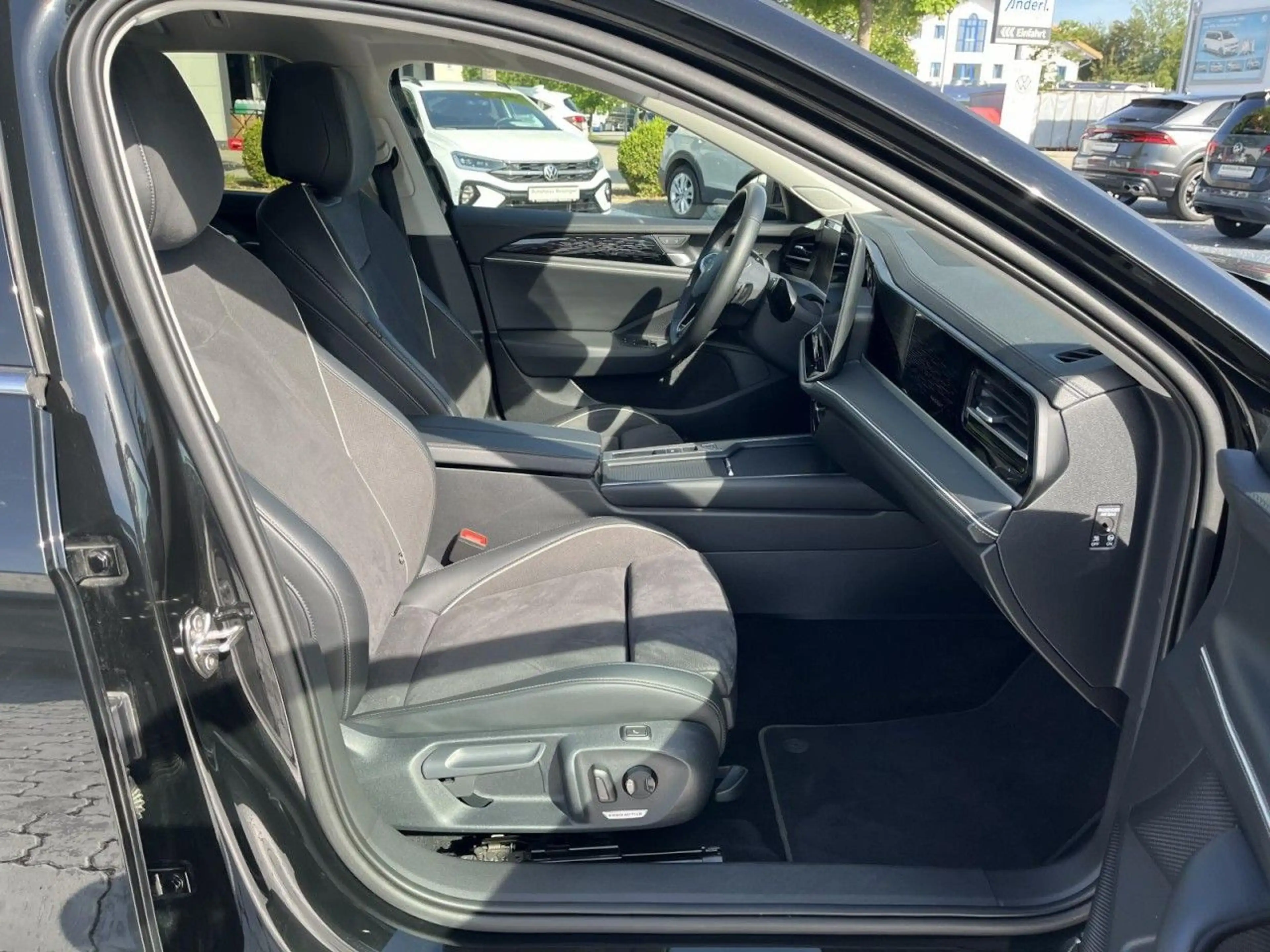 Volkswagen Passat Variant 2.0 TDI Business DSG (LED+NAVI+AH — photo 13