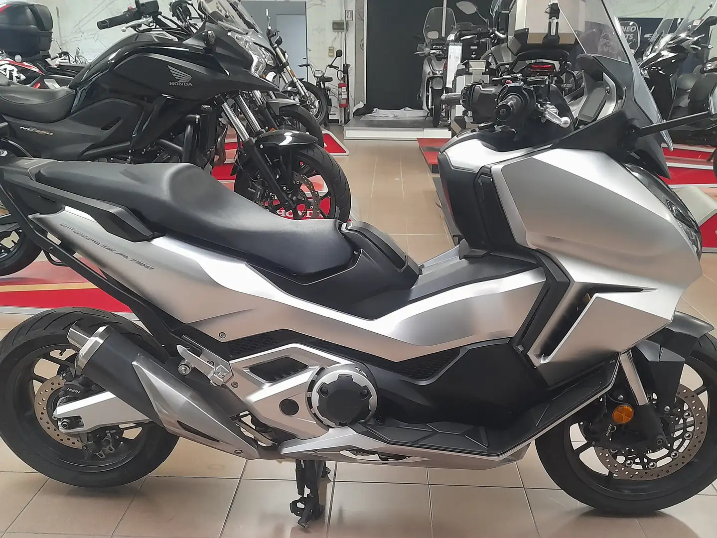 Honda Forza 750 Gri - 1