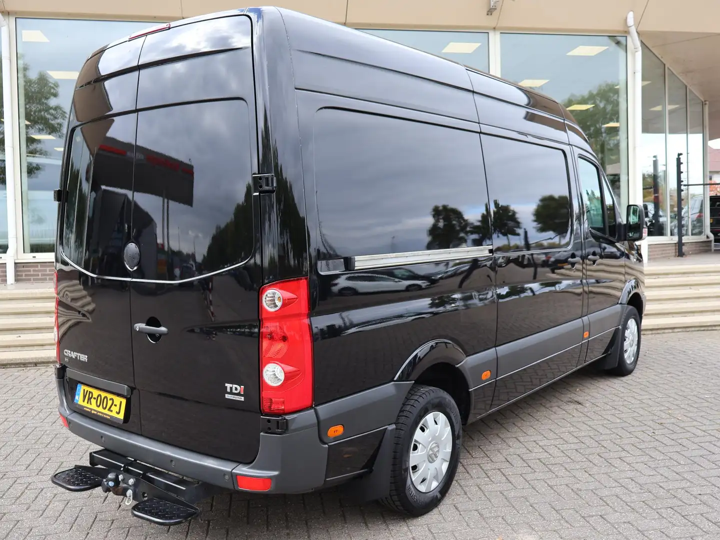 Volkswagen Crafter 32 2.0 TDI 136 PK L2H2 + TREKHAAK | AIRCO | CRUISE Zwart - 2
