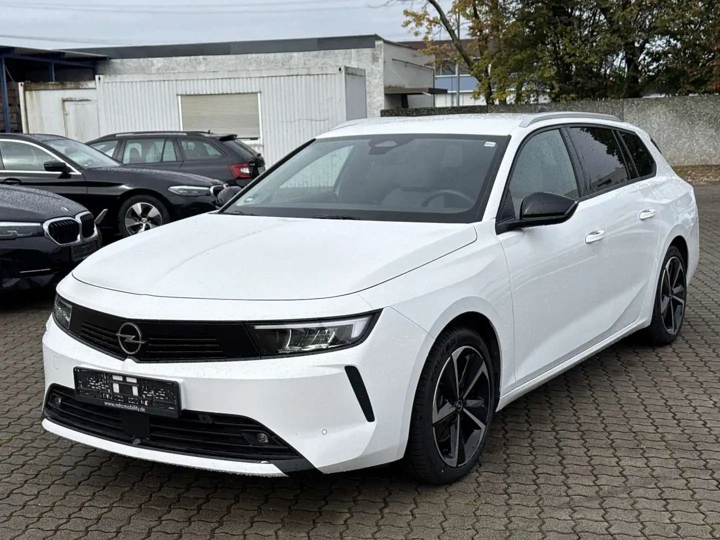 Opel Astra L Sports Tourer Elegance+LED+Navi+LkHz Weiß - 1