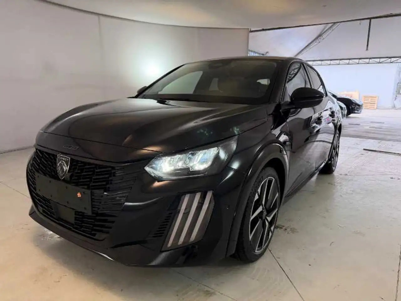 Peugeot 208 1.2 Hybrid 48V Allure — photo 1 of 21