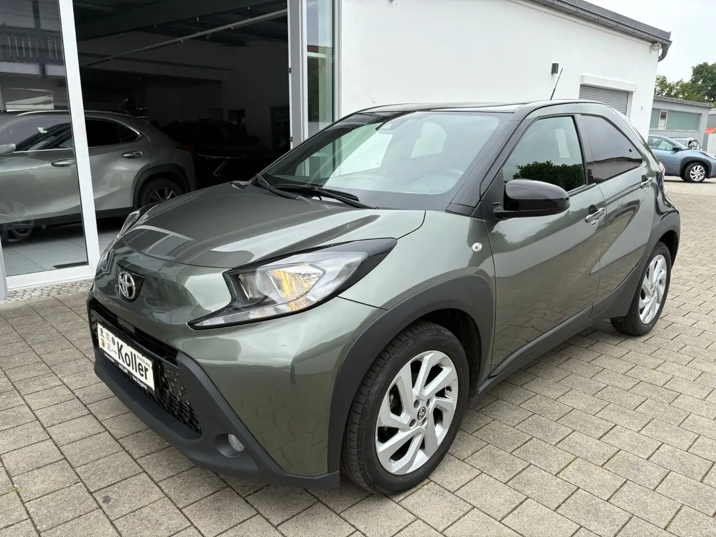 Toyota Aygo X Automatik Kamera CarPlay SHZ Tempomat Alu Зелений - 1