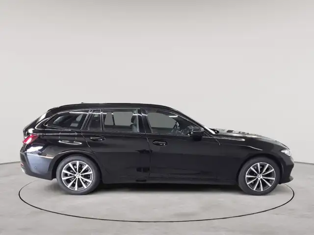 BMW 3 Series view 3