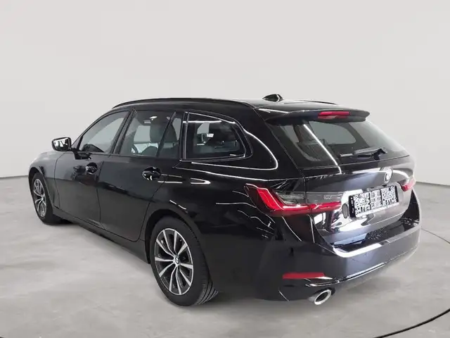 BMW 3 Series view 5