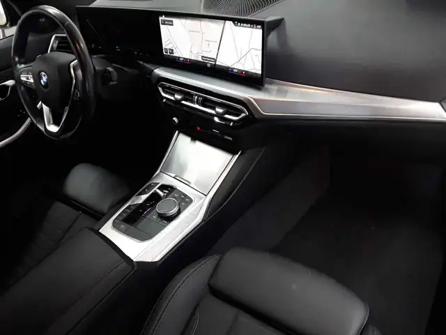 BMW 3 Series view 10