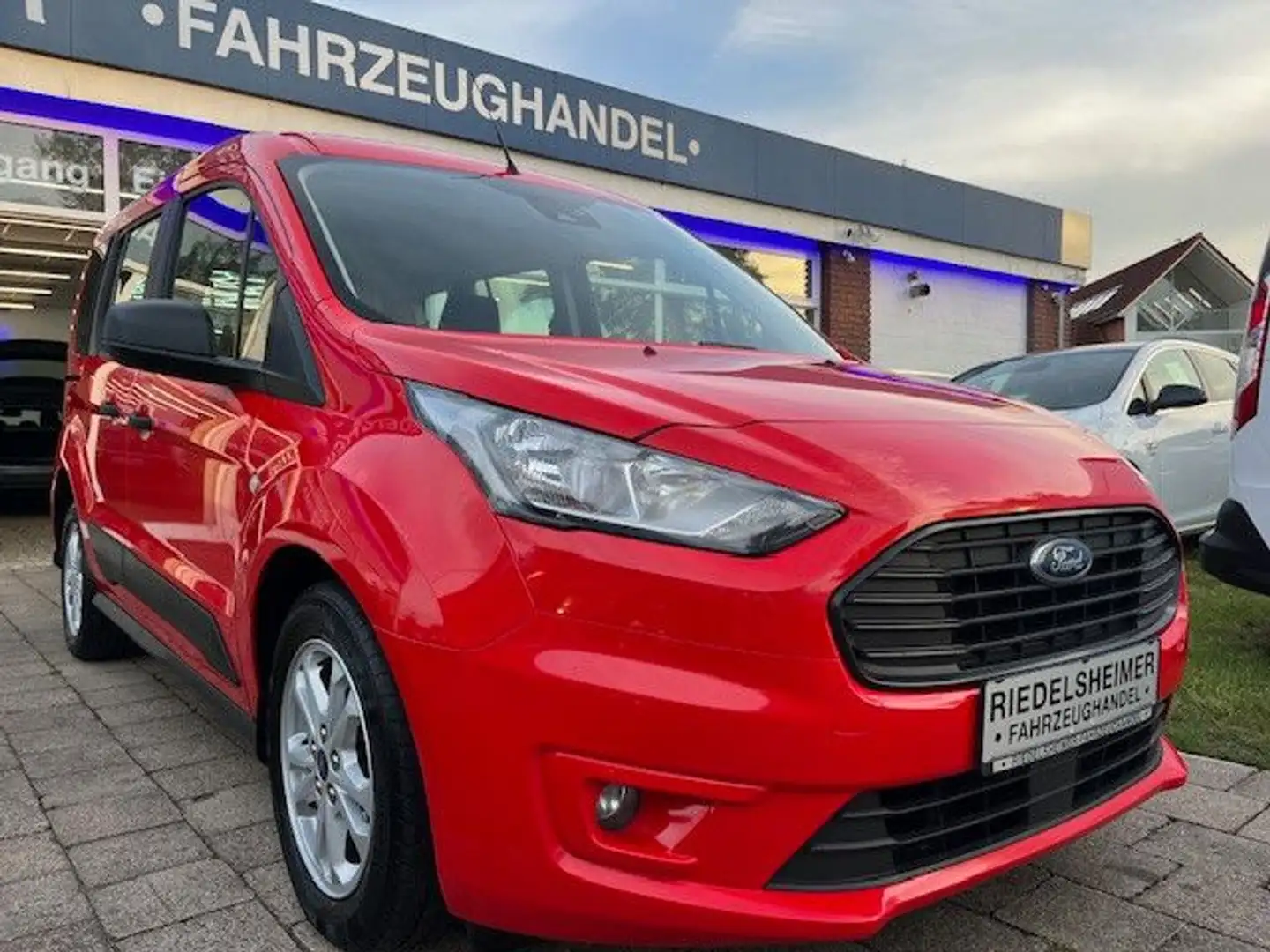 Ford Tourneo Connect 1.5 EcoBl. Family Navi KamTemp Červená - 1