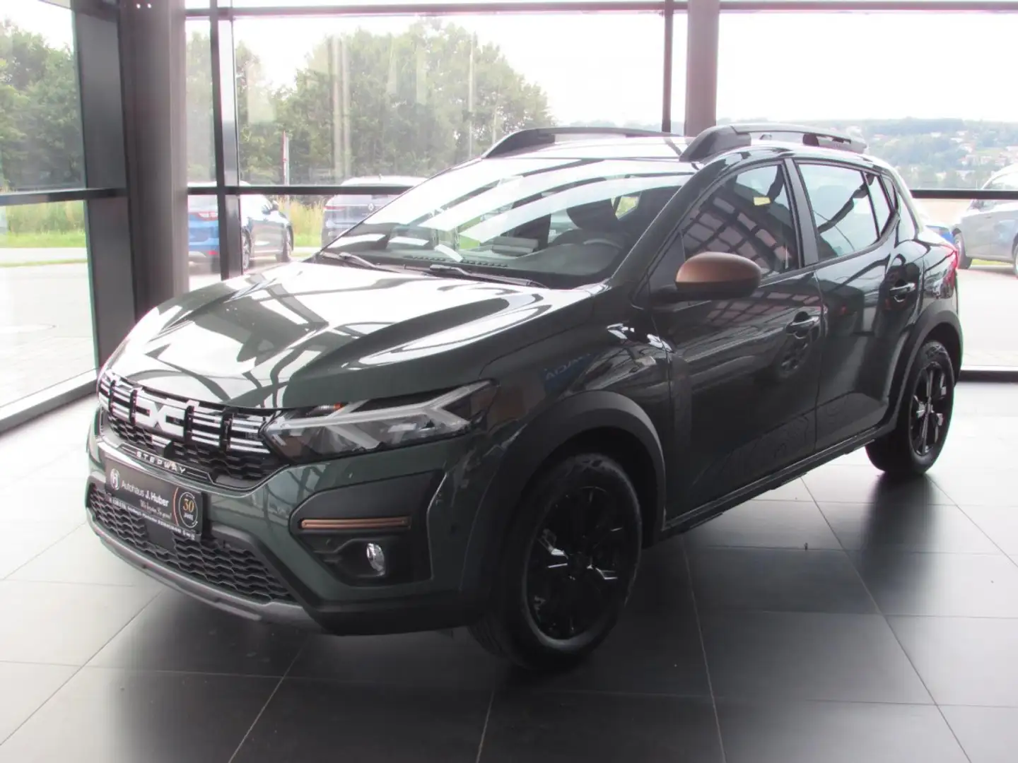 Dacia Sandero Stepway Extreme+ TCe 100 ECO-G Klima Navi Grün - 1