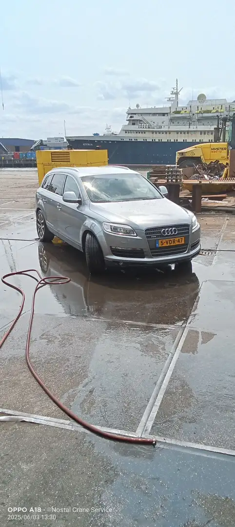 Audi Q7 Gris - 1