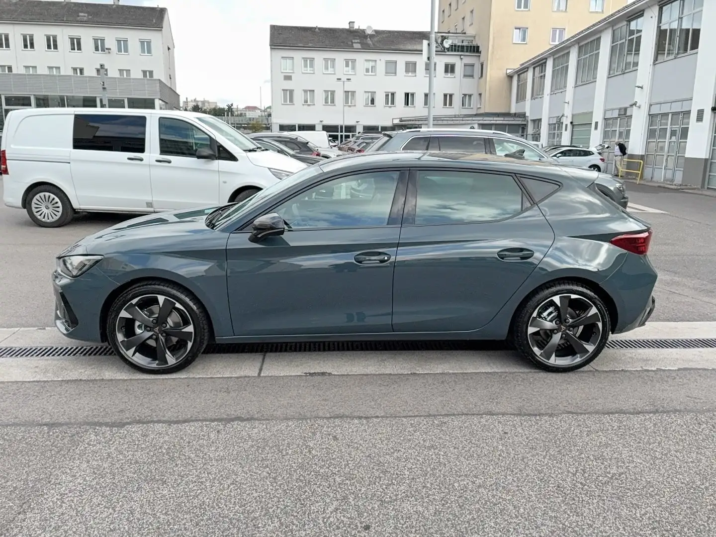 CUPRA Leon 1.5 TSI 150 PS ACT Blau - 2