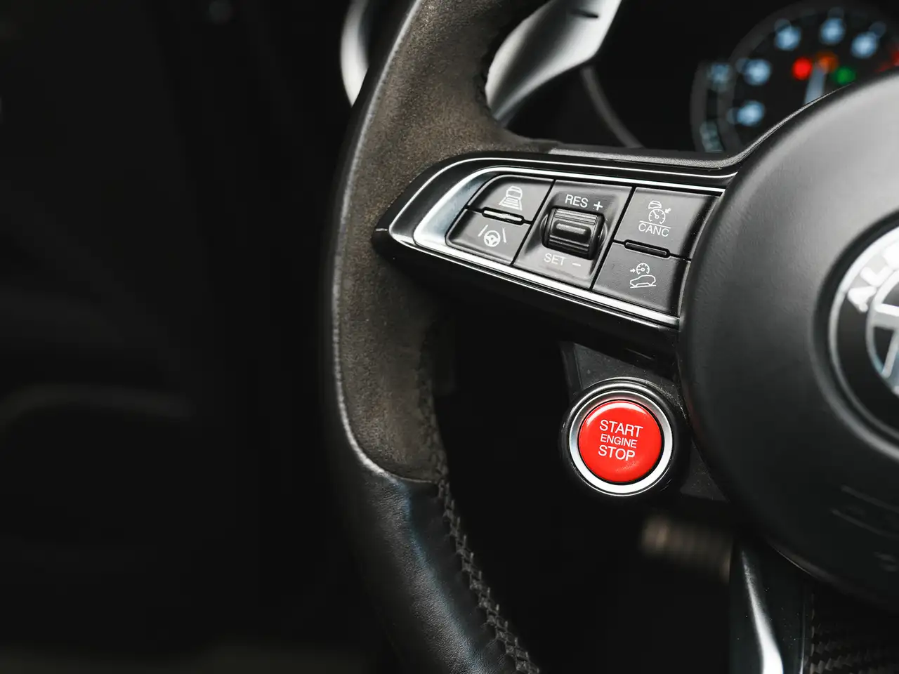 Alfa Romeo Stelvio снимка Alfa Romeo Stelvio