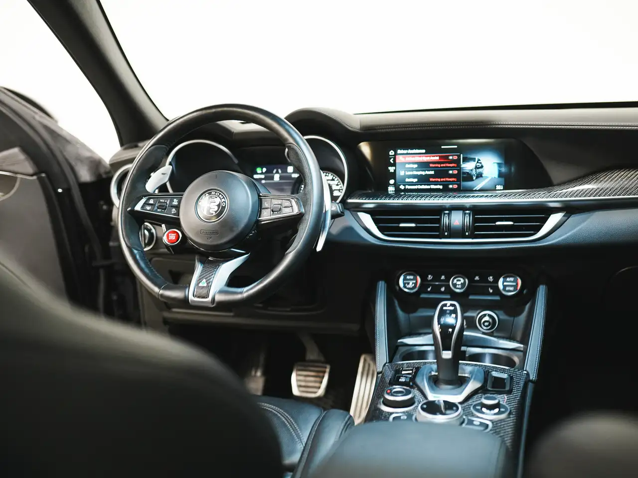 Alfa Romeo Stelvio снимка Alfa Romeo Stelvio