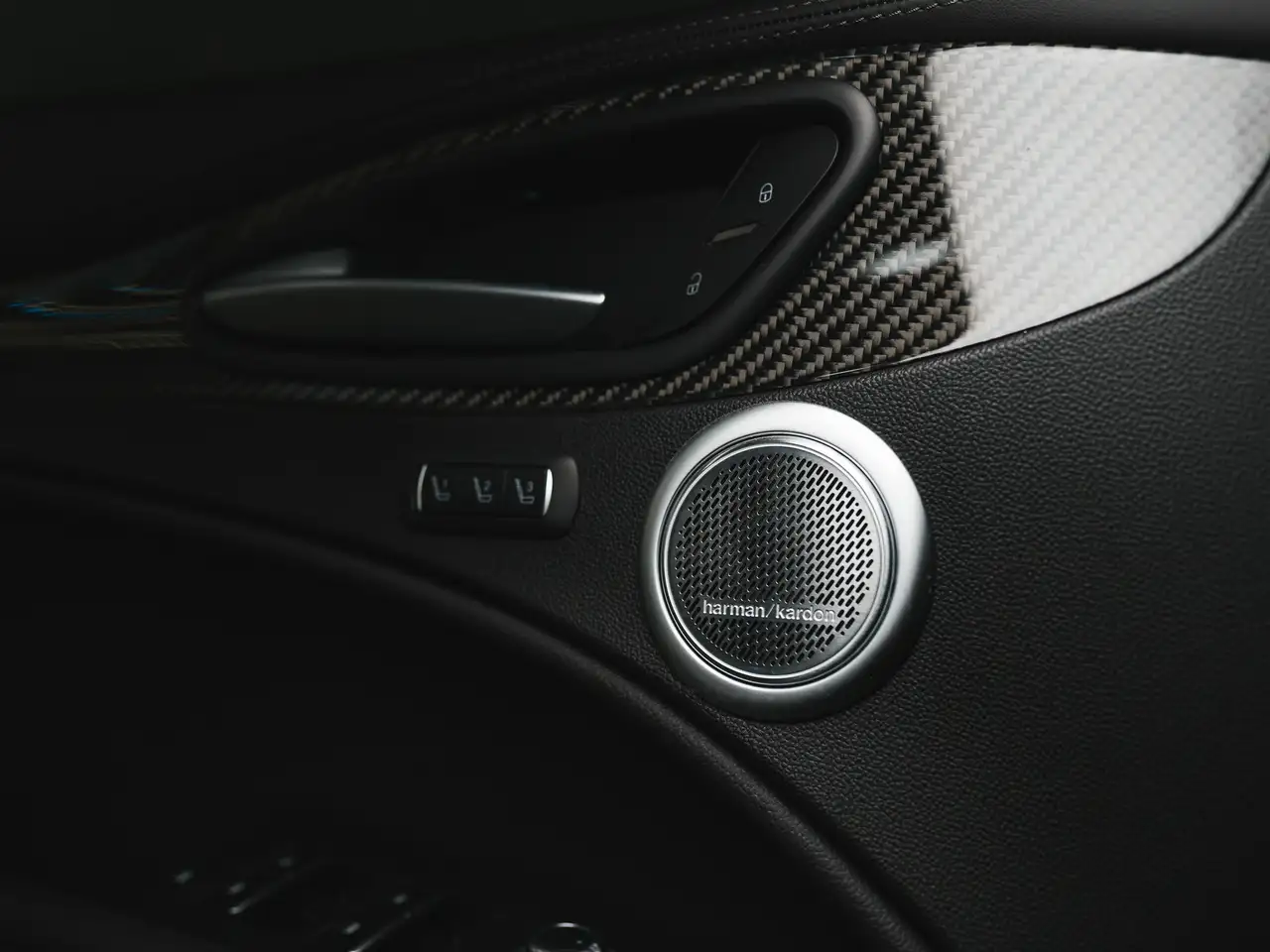 Alfa Romeo Stelvio снимка Alfa Romeo Stelvio