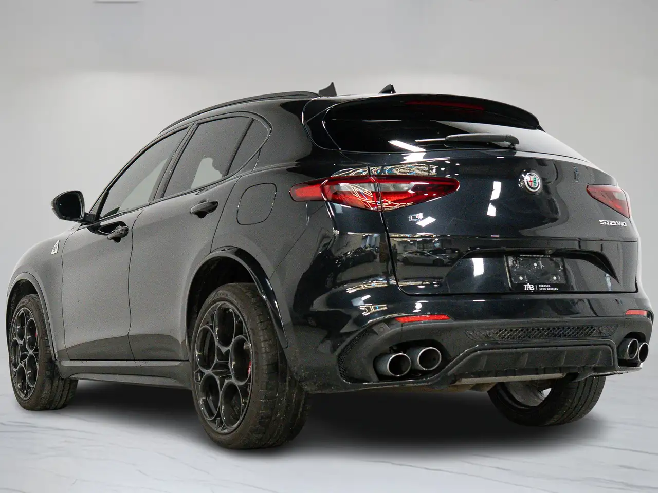 Alfa Romeo Stelvio снимка Alfa Romeo Stelvio
