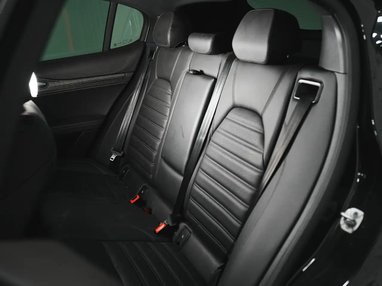 Alfa Romeo Stelvio снимка Alfa Romeo Stelvio