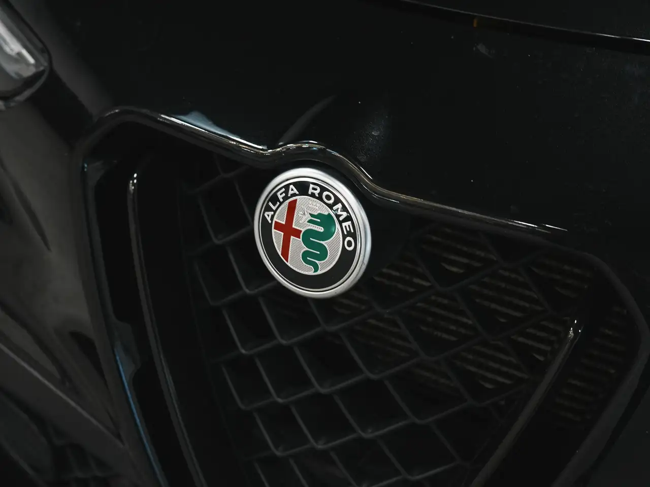 Alfa Romeo Stelvio снимка Alfa Romeo Stelvio