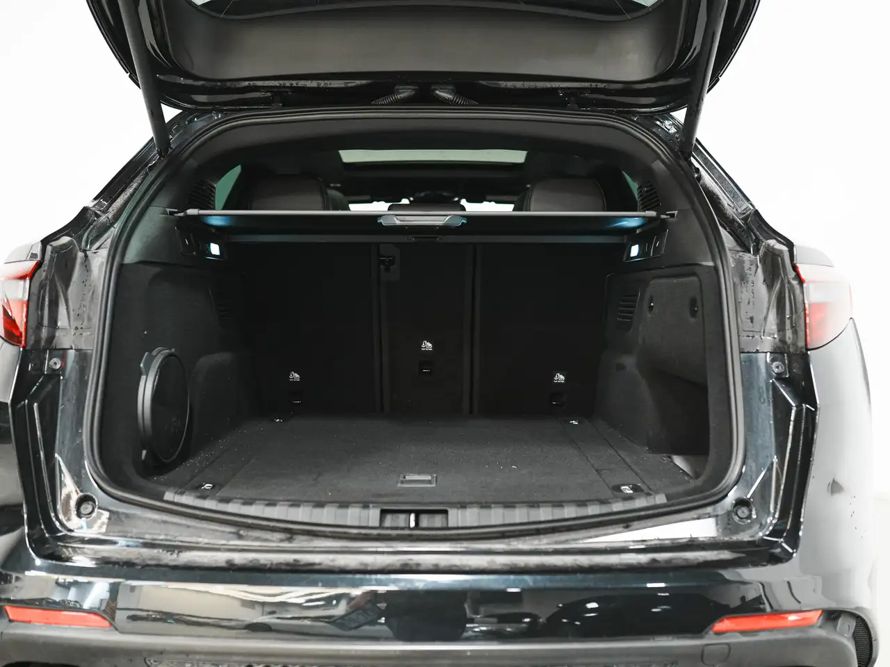Alfa Romeo Stelvio снимка Alfa Romeo Stelvio