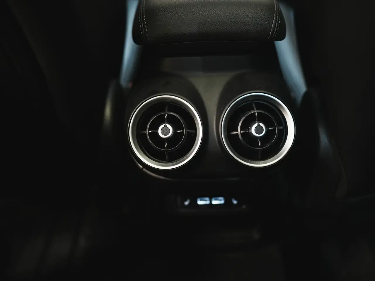 Alfa Romeo Stelvio снимка Alfa Romeo Stelvio