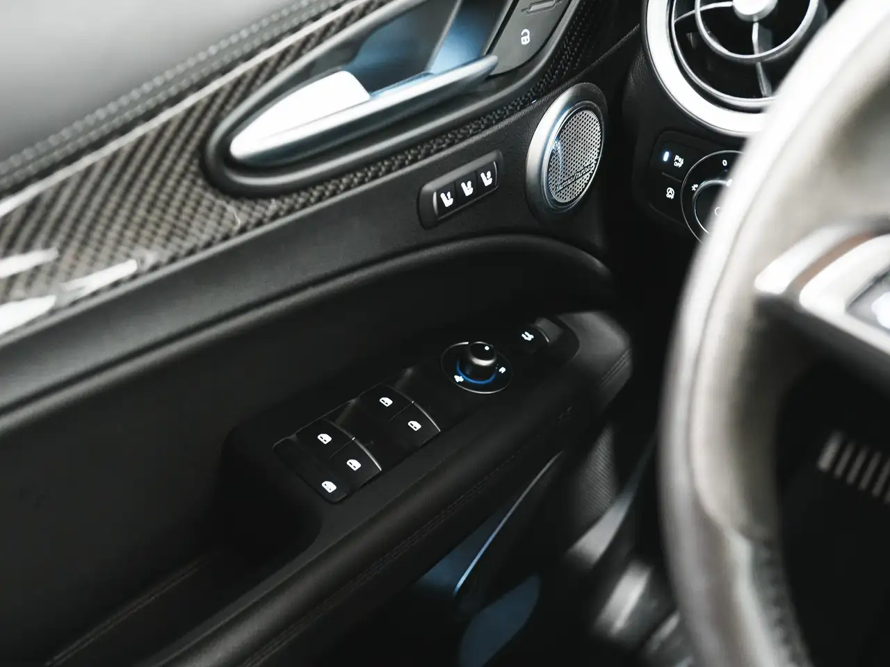 Alfa Romeo Stelvio снимка Alfa Romeo Stelvio