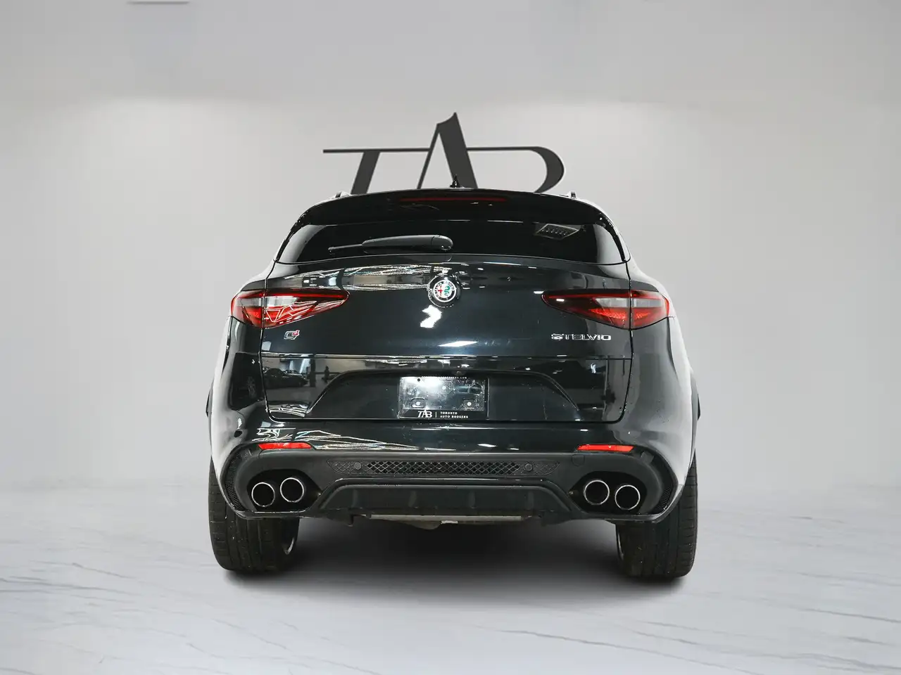 Alfa Romeo Stelvio снимка Alfa Romeo Stelvio