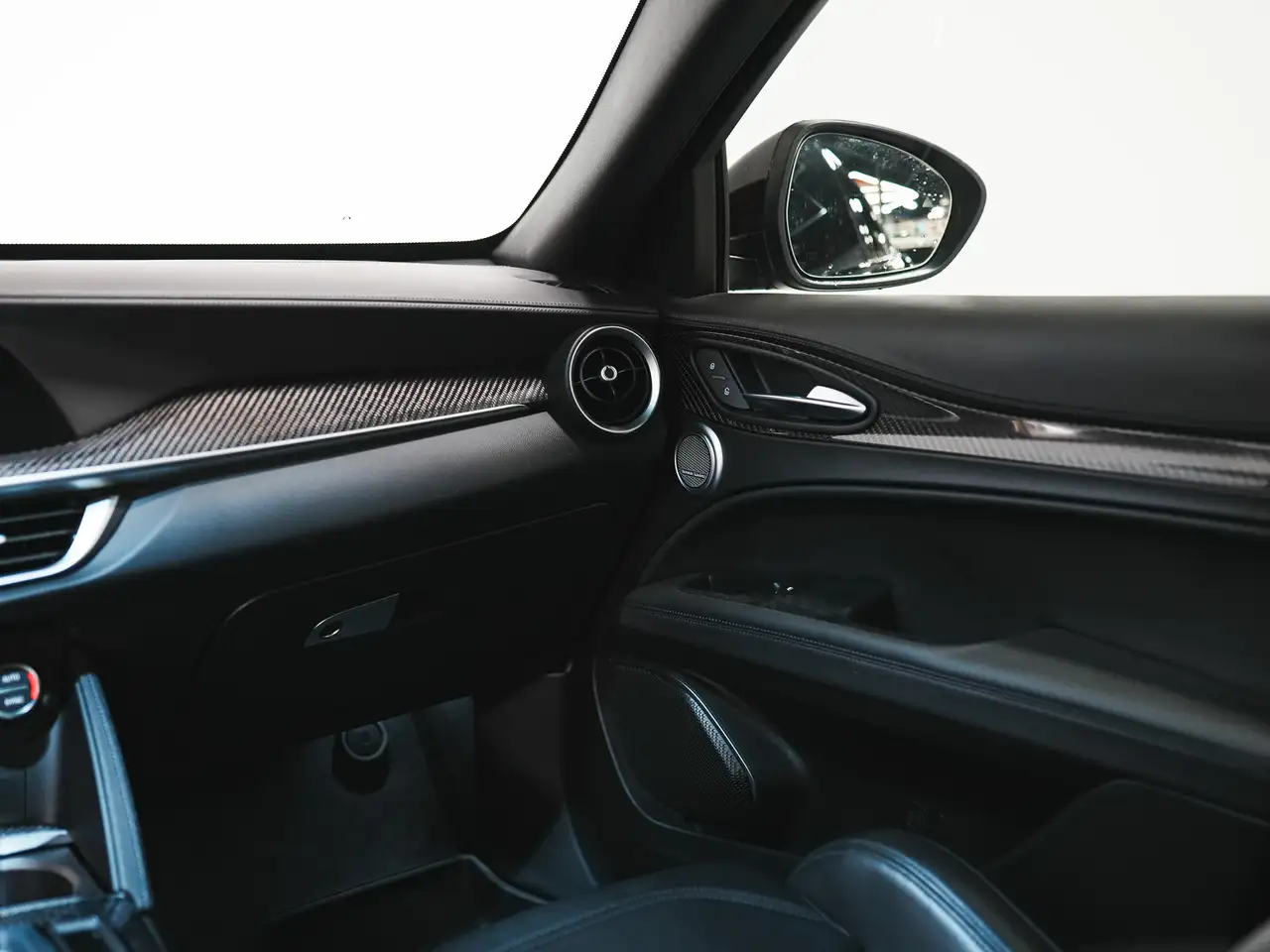 Alfa Romeo Stelvio снимка Alfa Romeo Stelvio