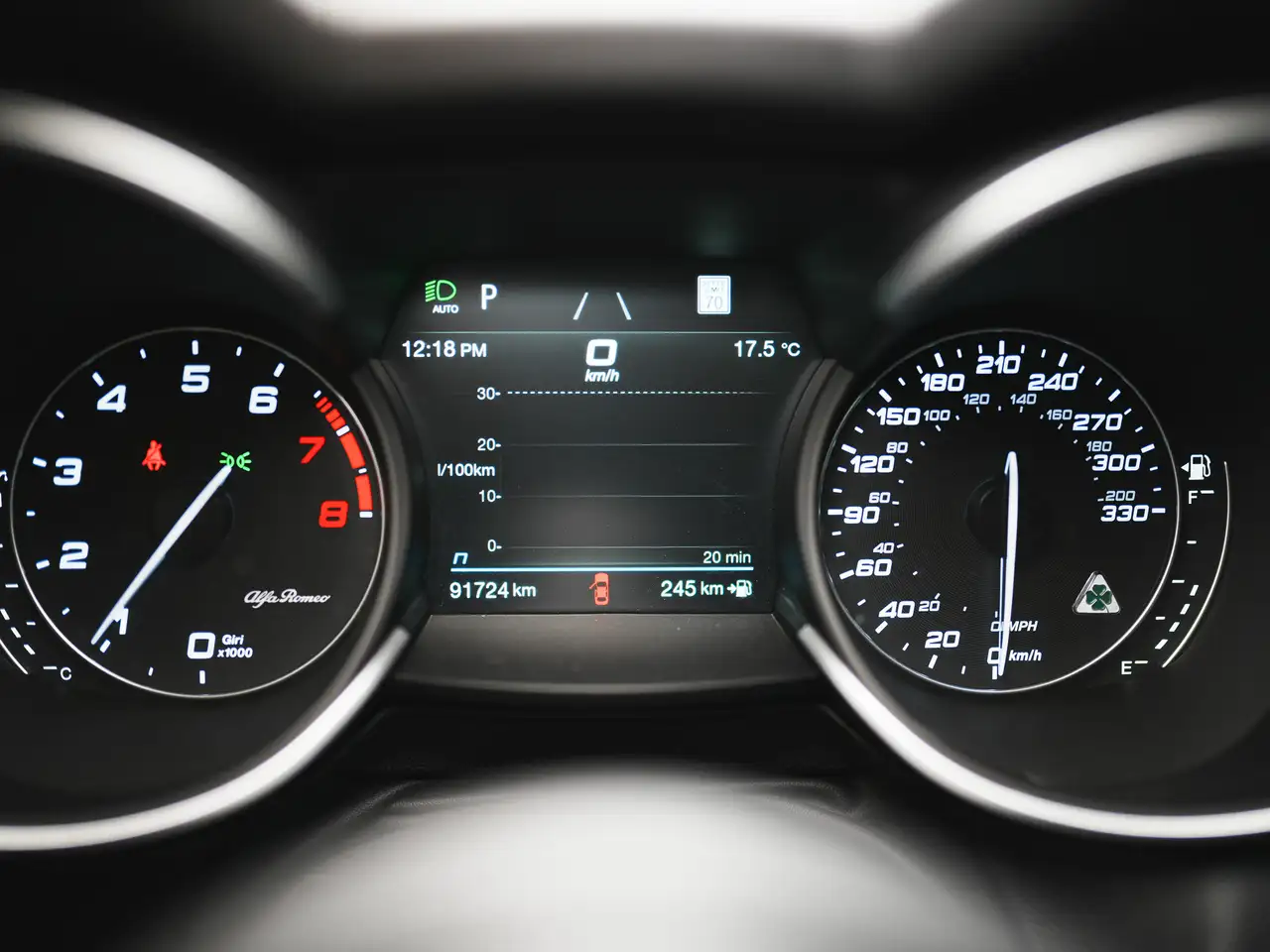 Alfa Romeo Stelvio снимка Alfa Romeo Stelvio