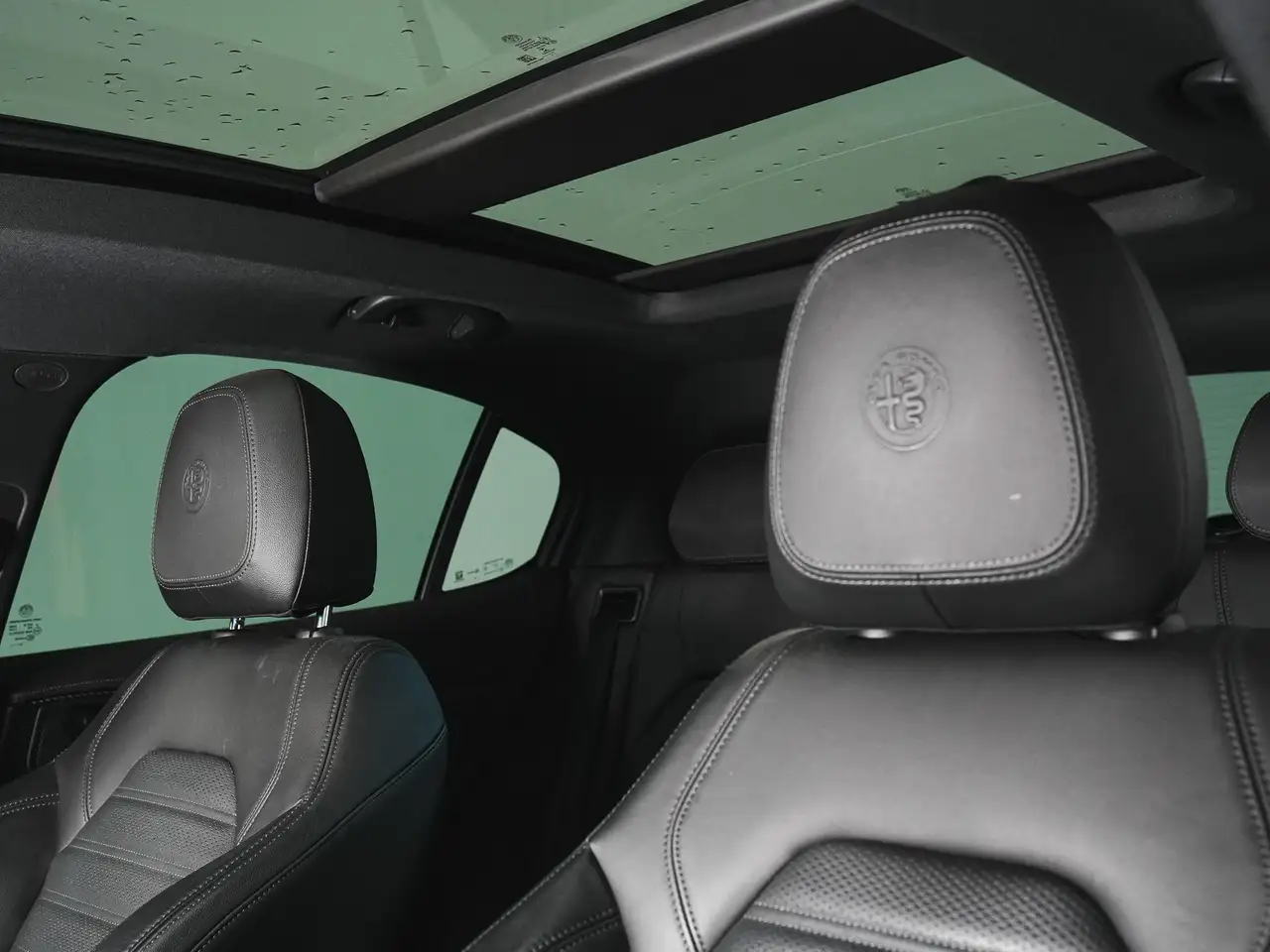 Alfa Romeo Stelvio снимка Alfa Romeo Stelvio