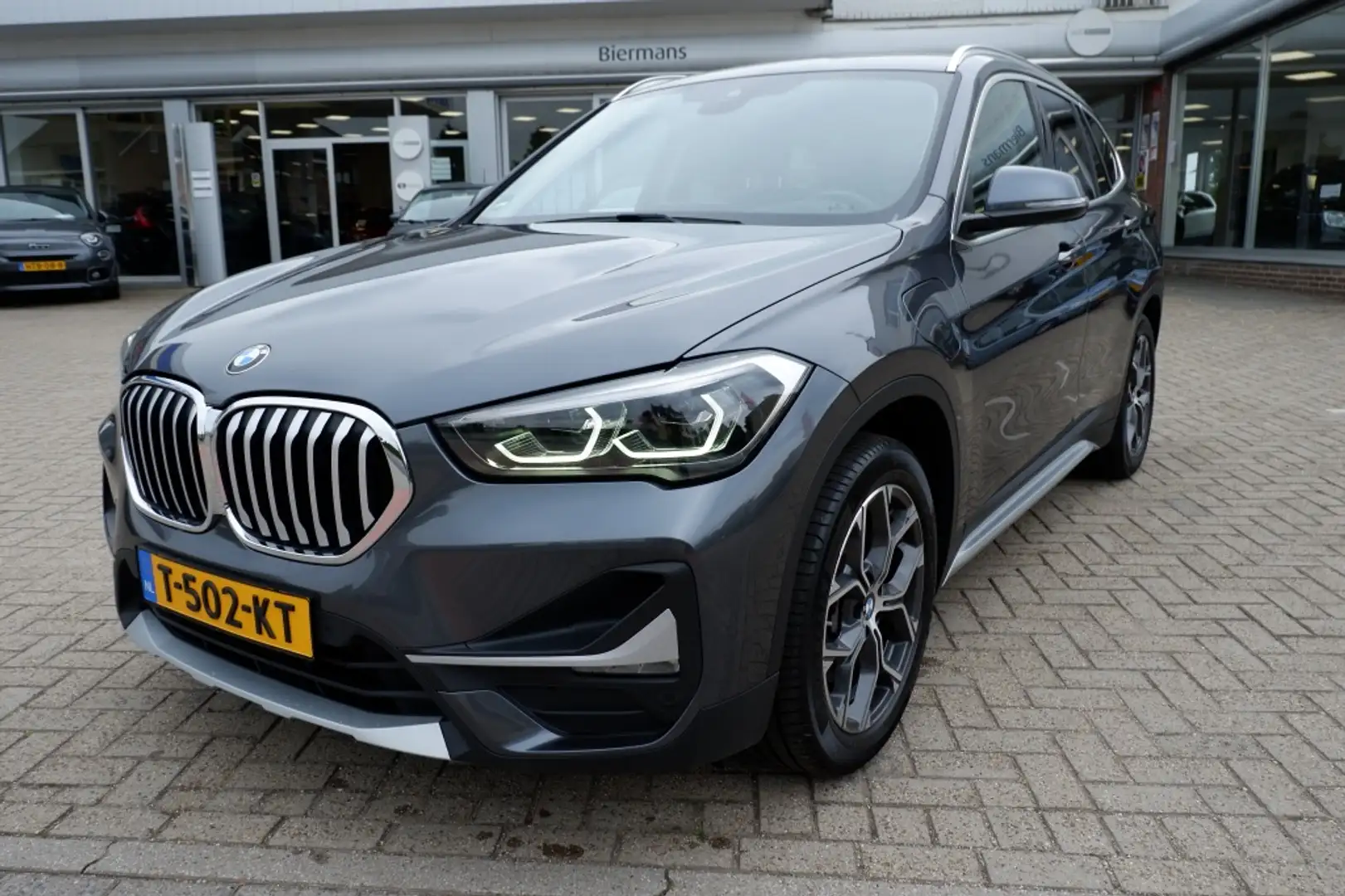 BMW X1 xDrive25e High Exec. / 18inch / Leder/ INCL. 12 ma Grijs - 2