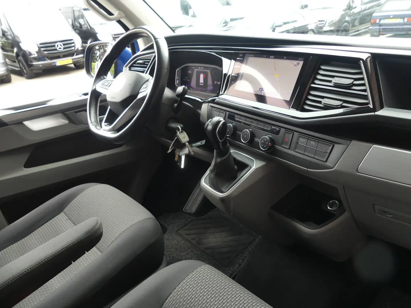 Volkswagen T6.1 Transporter 2.0 TDI Bulli L2H1 28 Blauw - 2