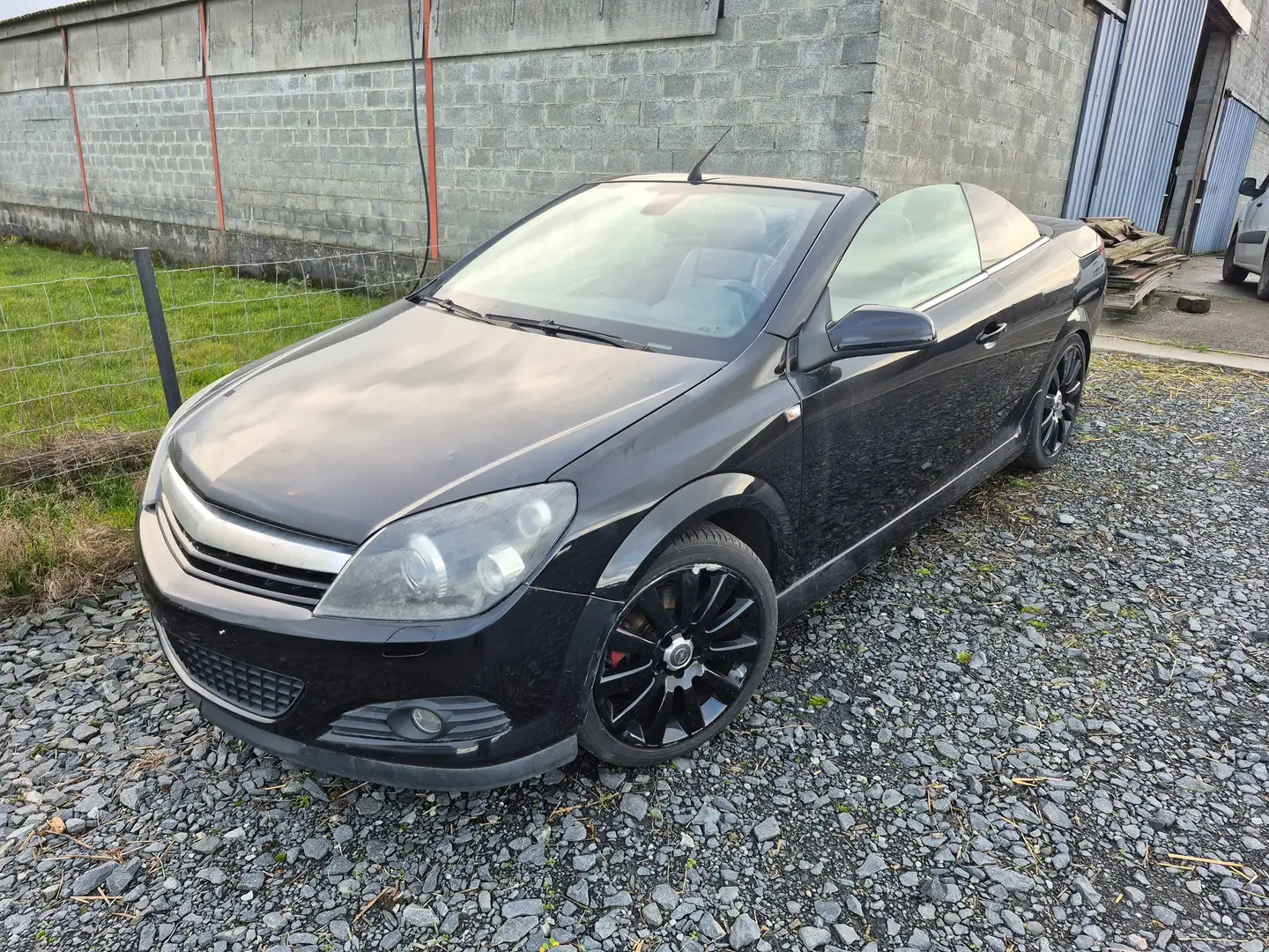 Opel Astra TwinTop 1.9 CDTi Enjoy FAP doit partir vite Zwart - 1