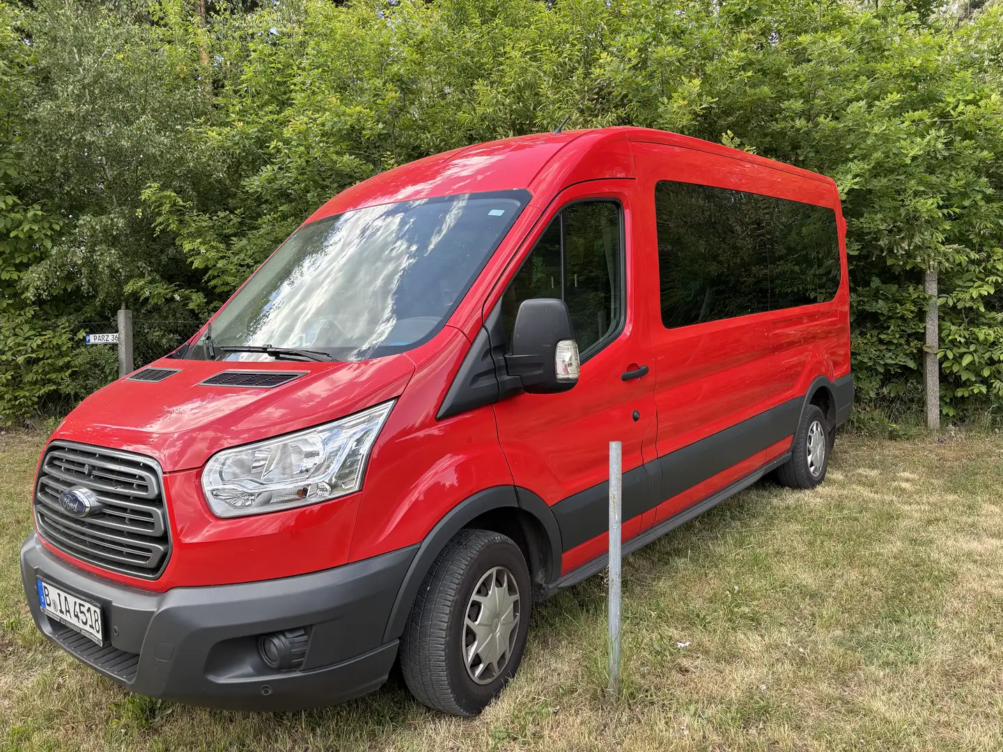 Ford Transit Bus Rojo - 1