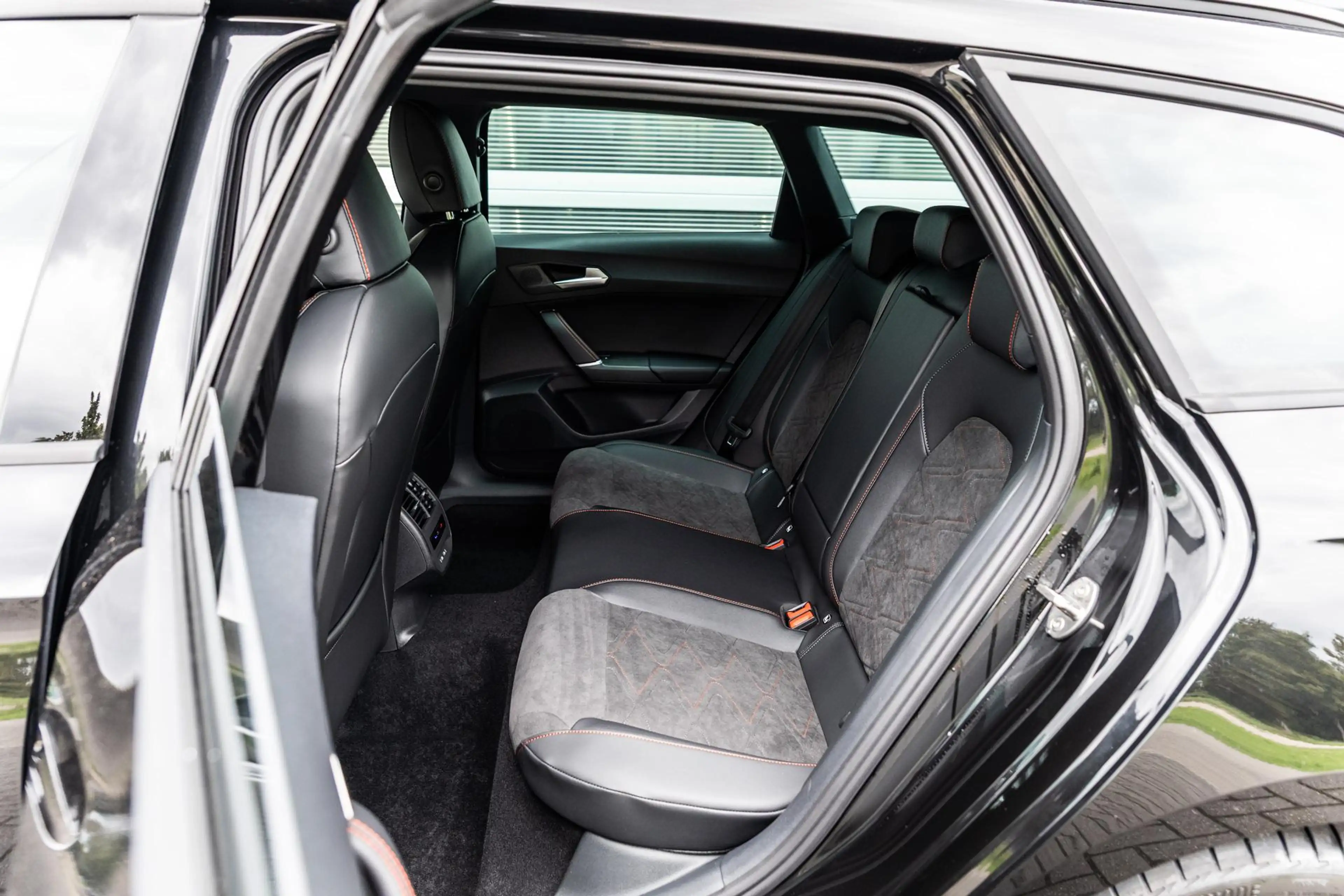 SEAT Leon e-Hybrid Sportstourer 1.5 TSI 204pk FR Business | 18" Velge — photo 6