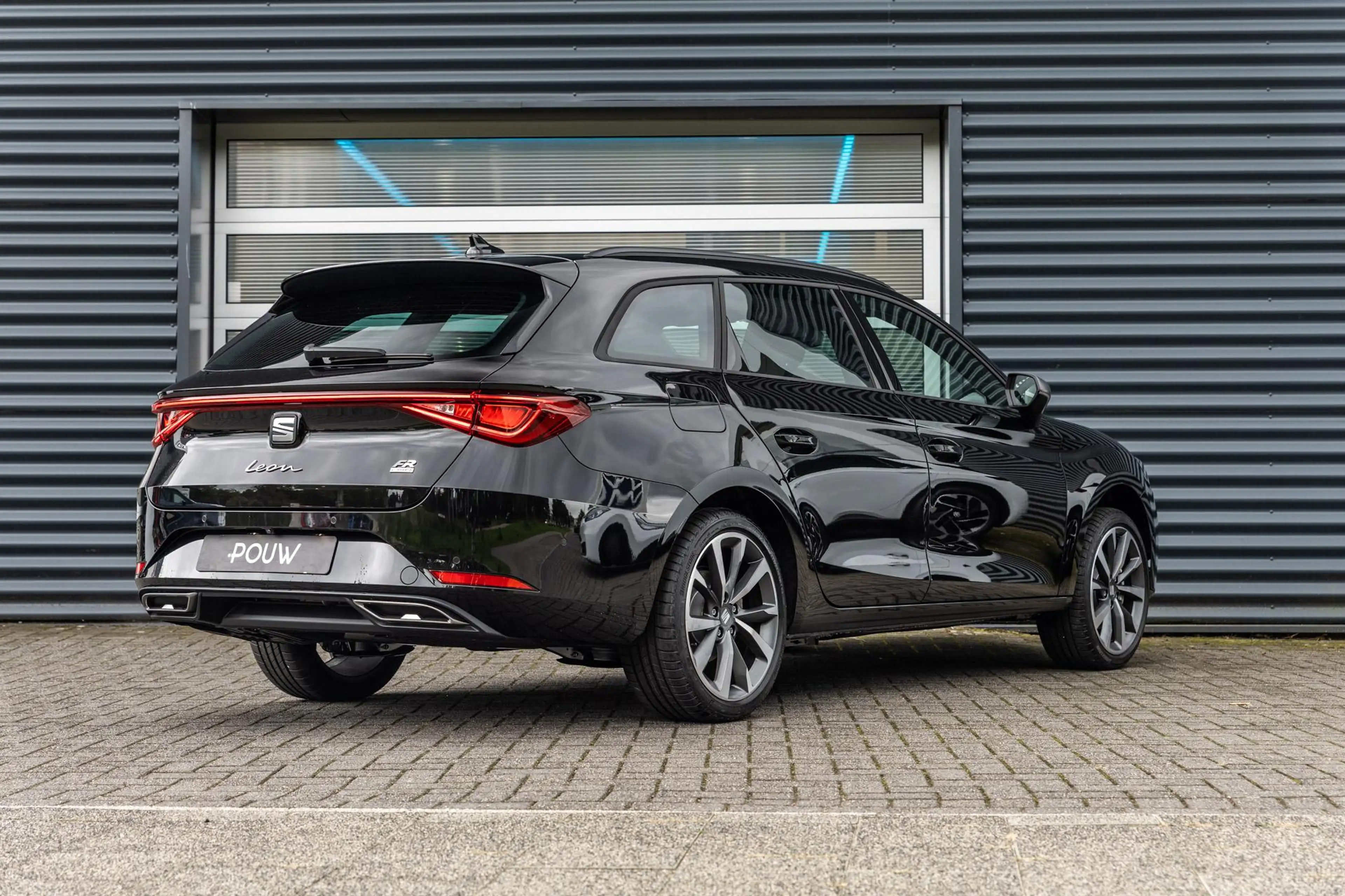 SEAT Leon e-Hybrid Sportstourer 1.5 TSI 204pk FR Business | 18" Velge — photo 2
