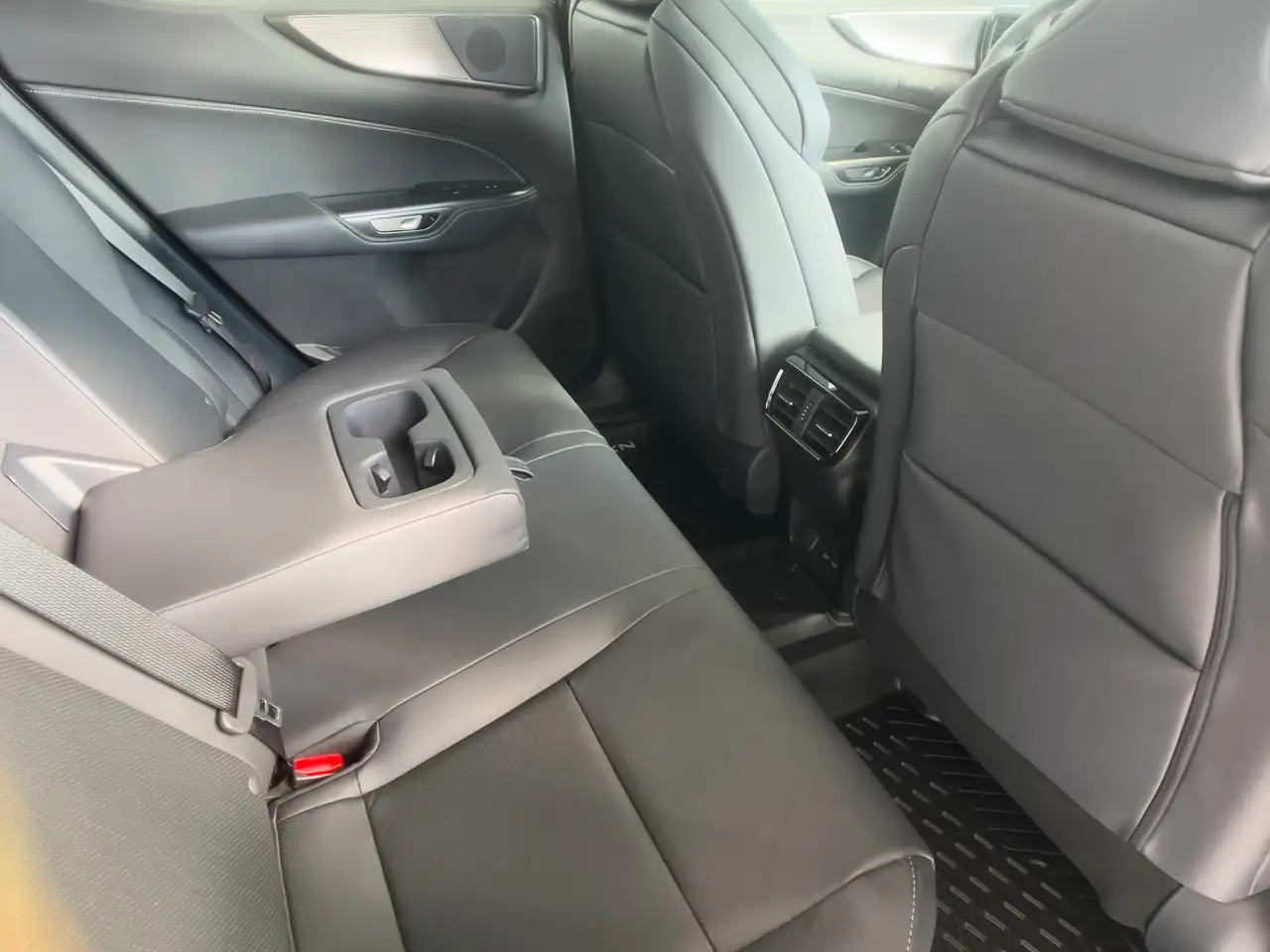Lexus NX снимка Lexus NX