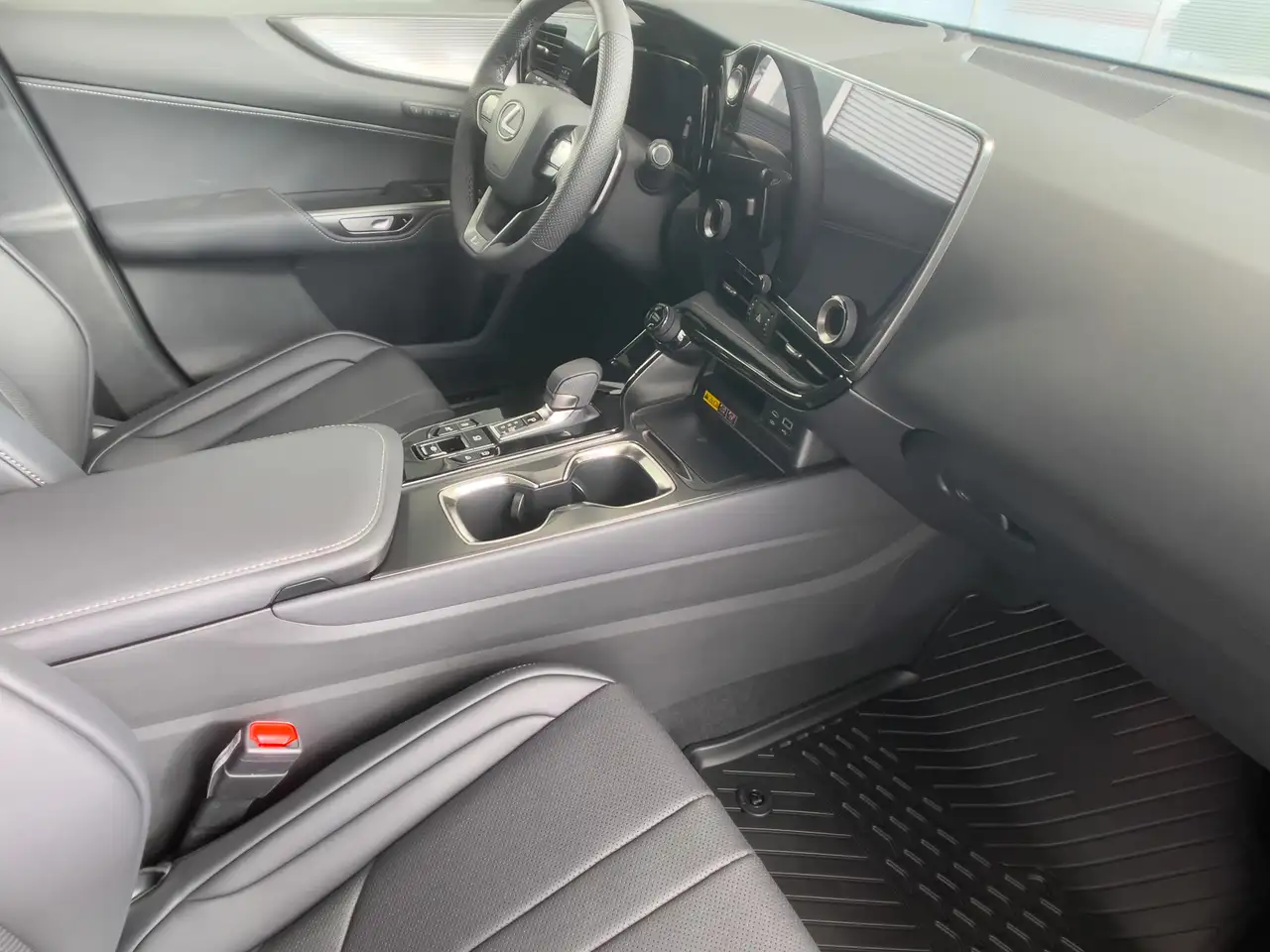 Lexus NX снимка Lexus NX