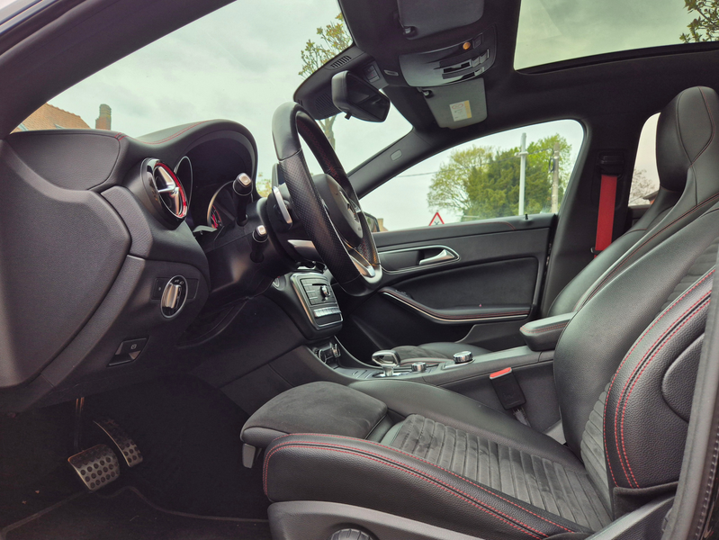Mercedes-Benz CLA 45 AMG @ SERVICARS LASNE - Mercedes CLA 45 AMG 4-Matic — photo 10