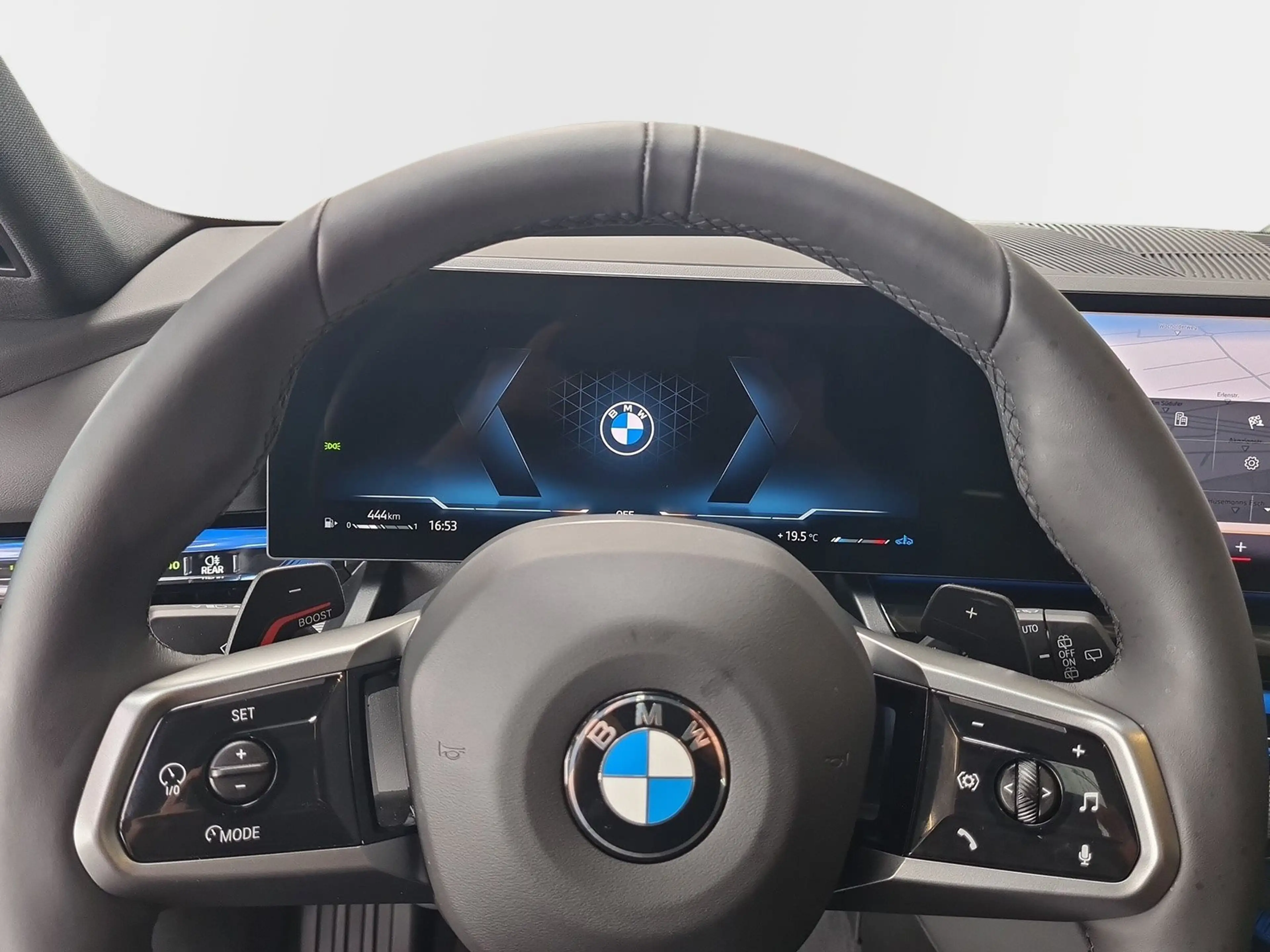 BMW 520 d xDrive Touring M-Sport Pro AHK Pano Head-Up uvm. — photo 11