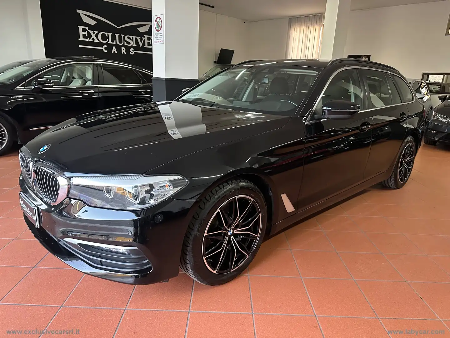 BMW 520 520d aut. Touring Sport Zwart - 1