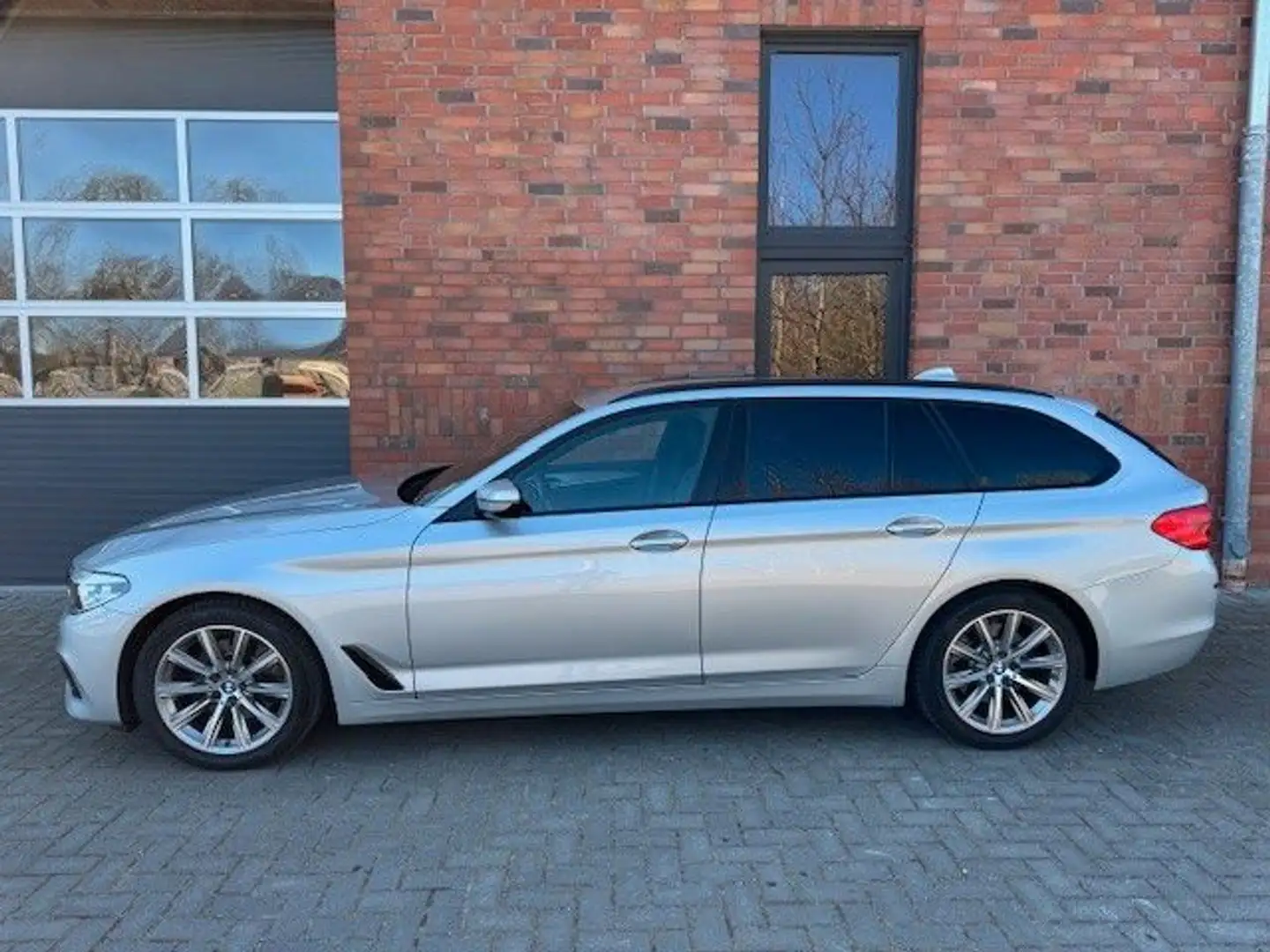 BMW 520 d AUTOM,LEDER SPORTSITZE,LED,SPORTLINE Argent - 1