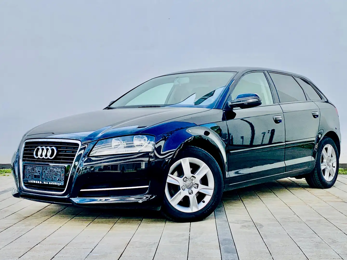 Audi A3 SB Business 1,6 TDI DPF Schwarz - 1