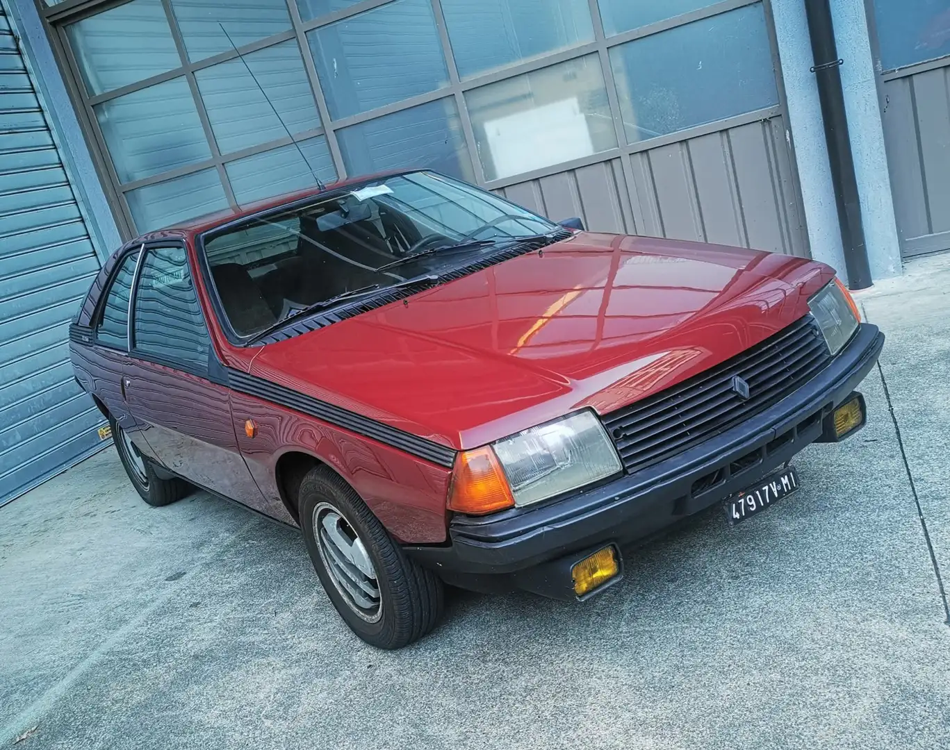 Renault Fuego Rouge - 1