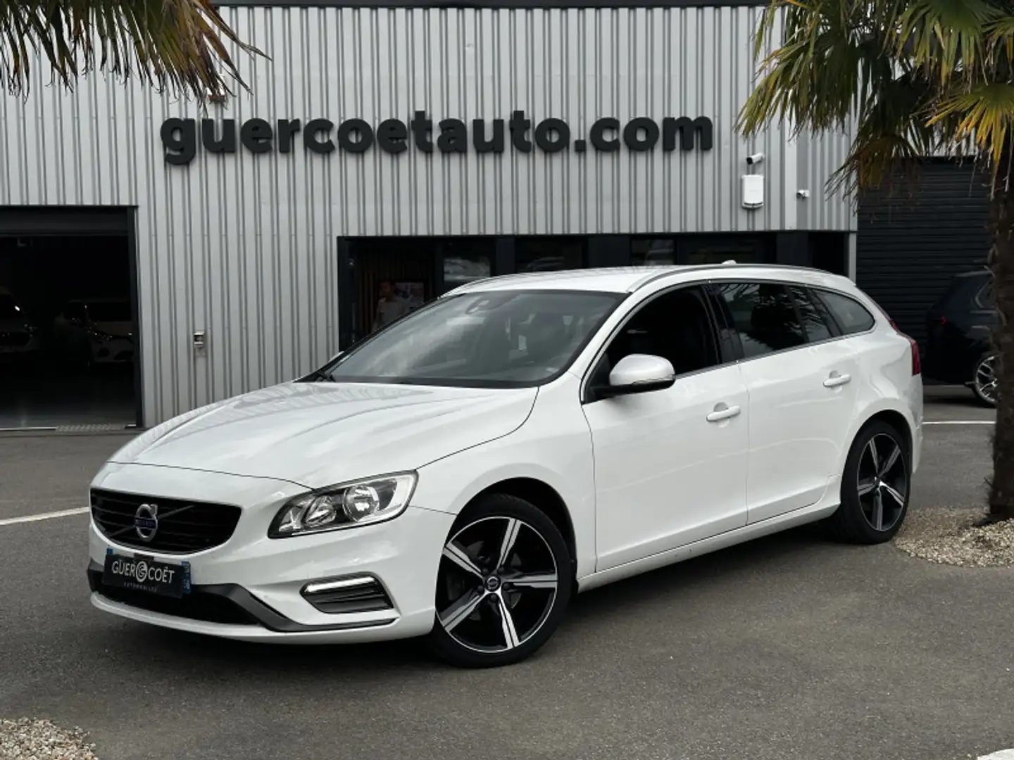 Volvo V60 D3 150CH R-DESIGN GEARTRONIC Blanc - 1