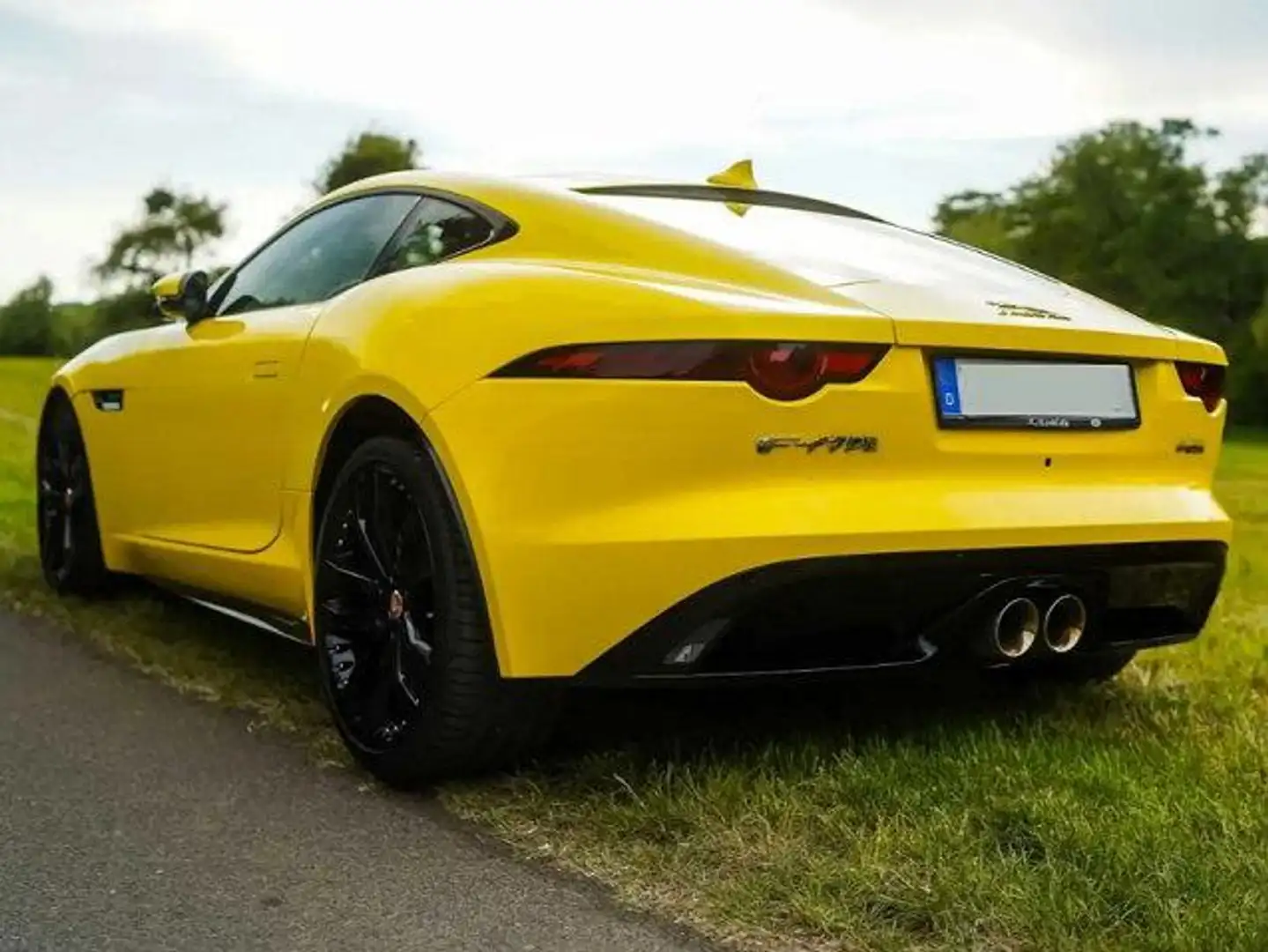 Jaguar F-Type F-Type Coupe AWD Aut. R-Dynamic Limited Edition Jaune - 1