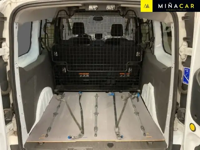 Ford Transit Connect view 4
