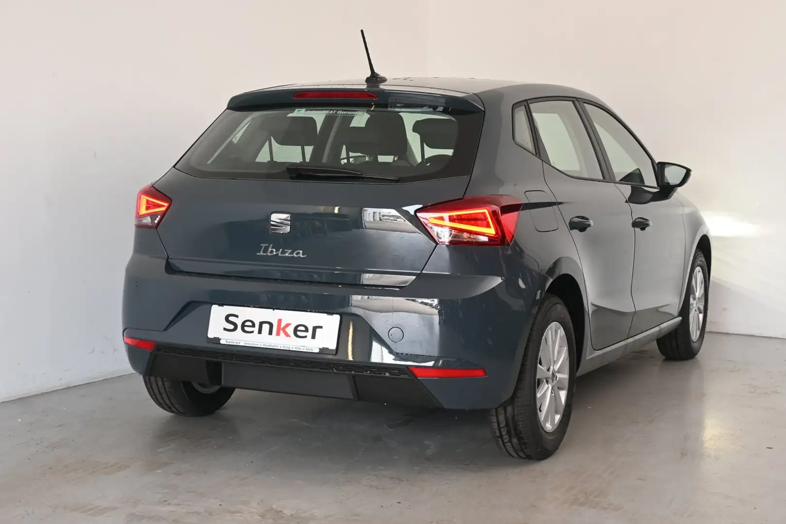 SEAT Ibiza Reference Edition 1.0 Blau - 2