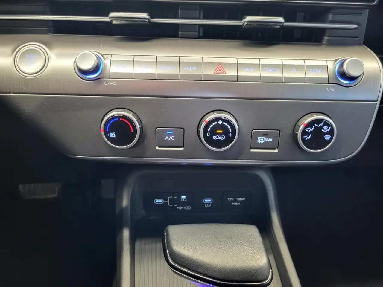 Hyundai KONA снимка Hyundai KONA