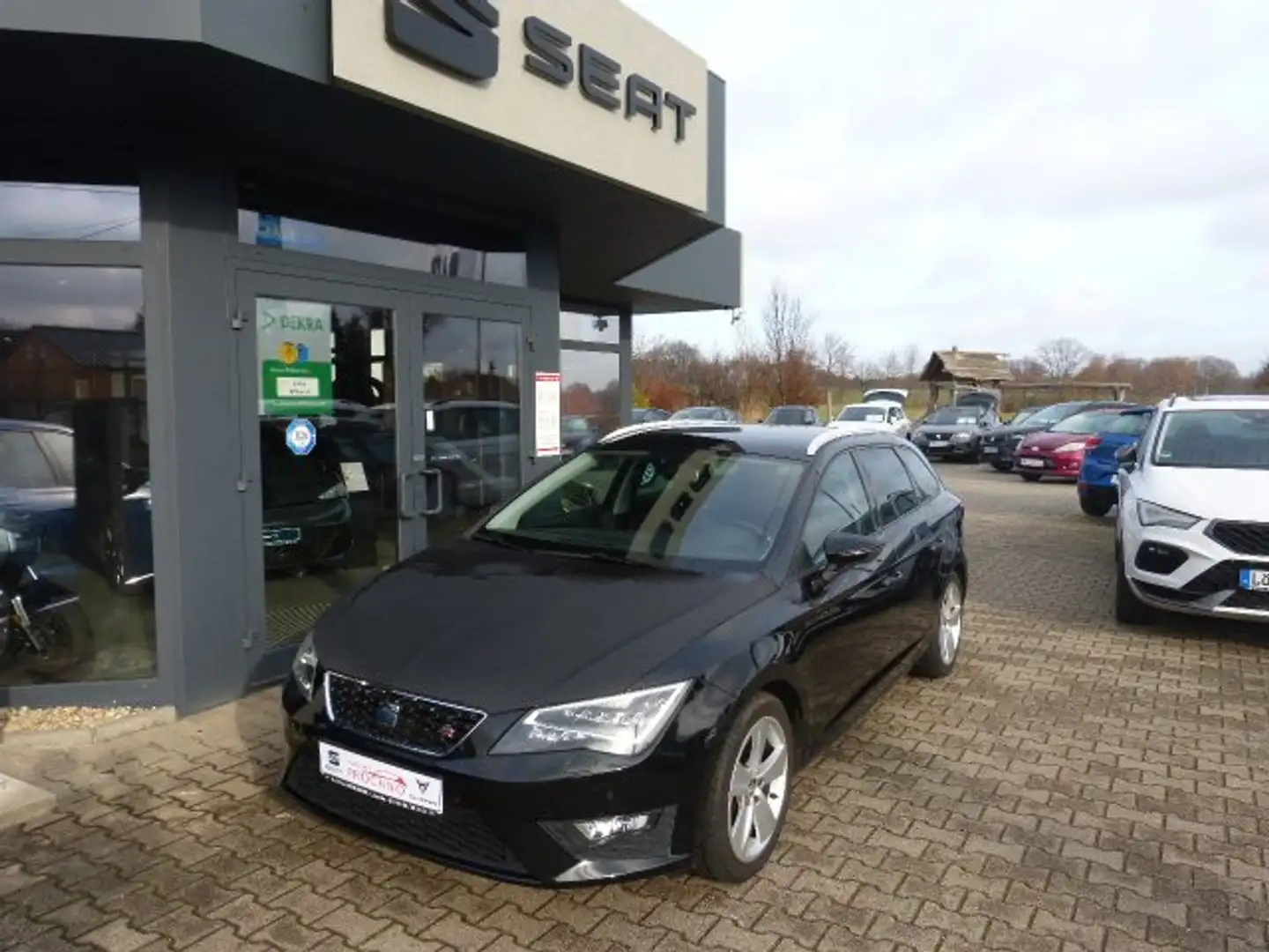 SEAT Leon Leon Sportstourer 1.4 TSI ACT FR Start&Stop 150 PS Zwart - 1