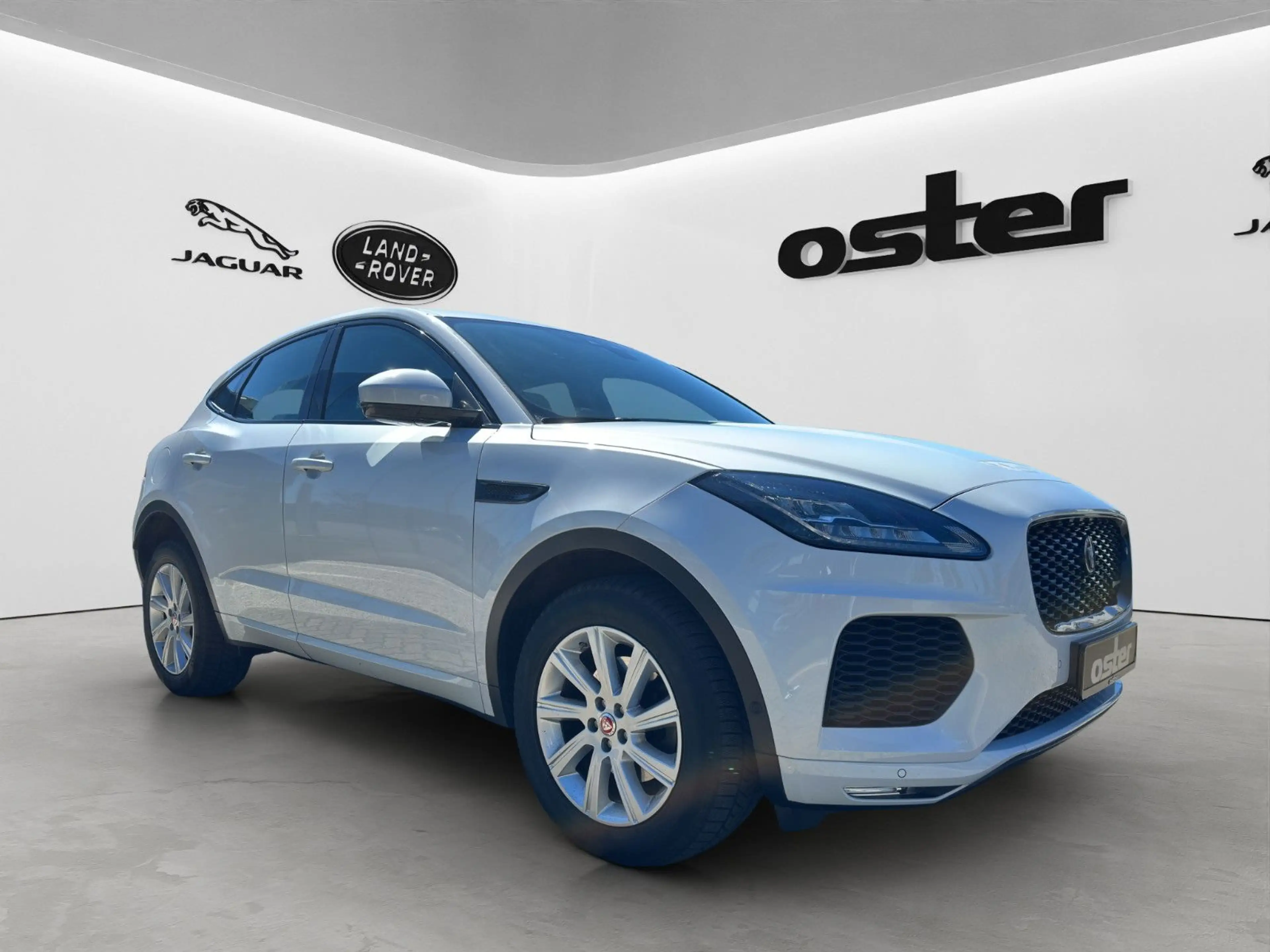 Jaguar E-Pace D180 First Edition AWD| BlackPack|HUD| — photo 2