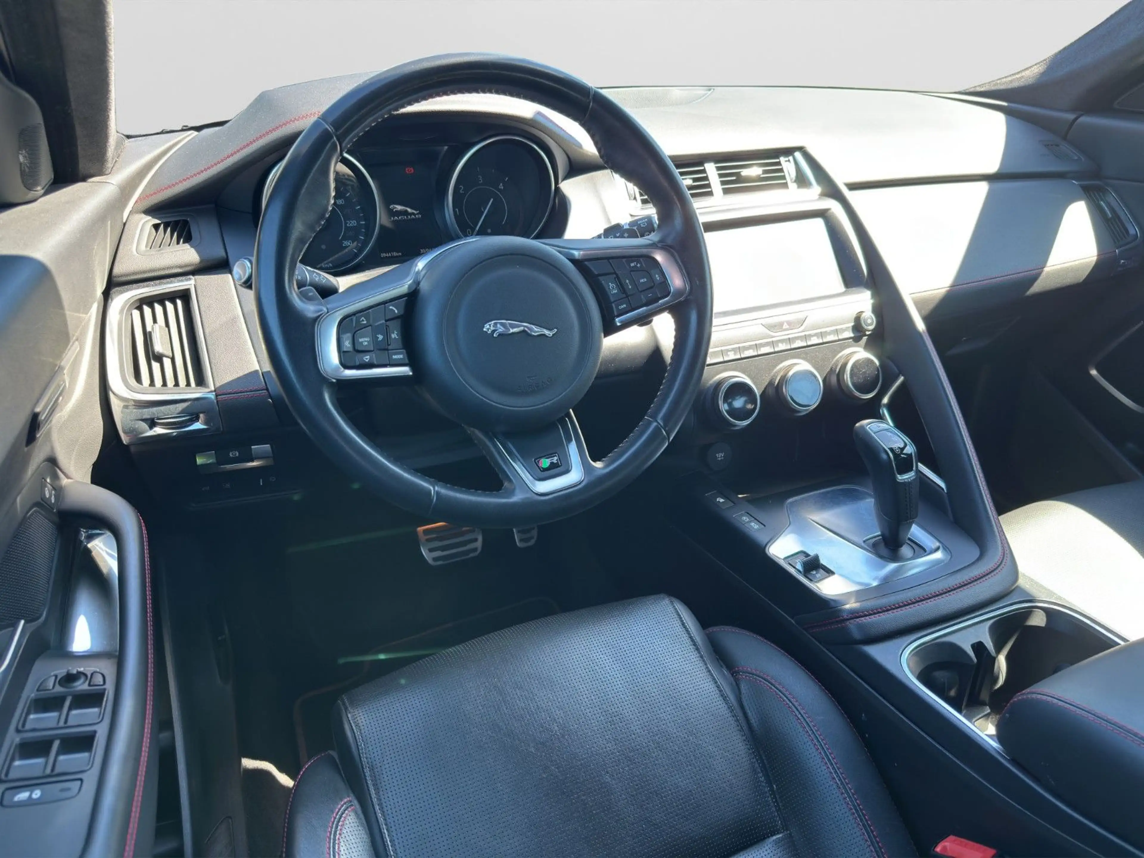 Jaguar E-Pace D180 First Edition AWD| BlackPack|HUD| — photo 10