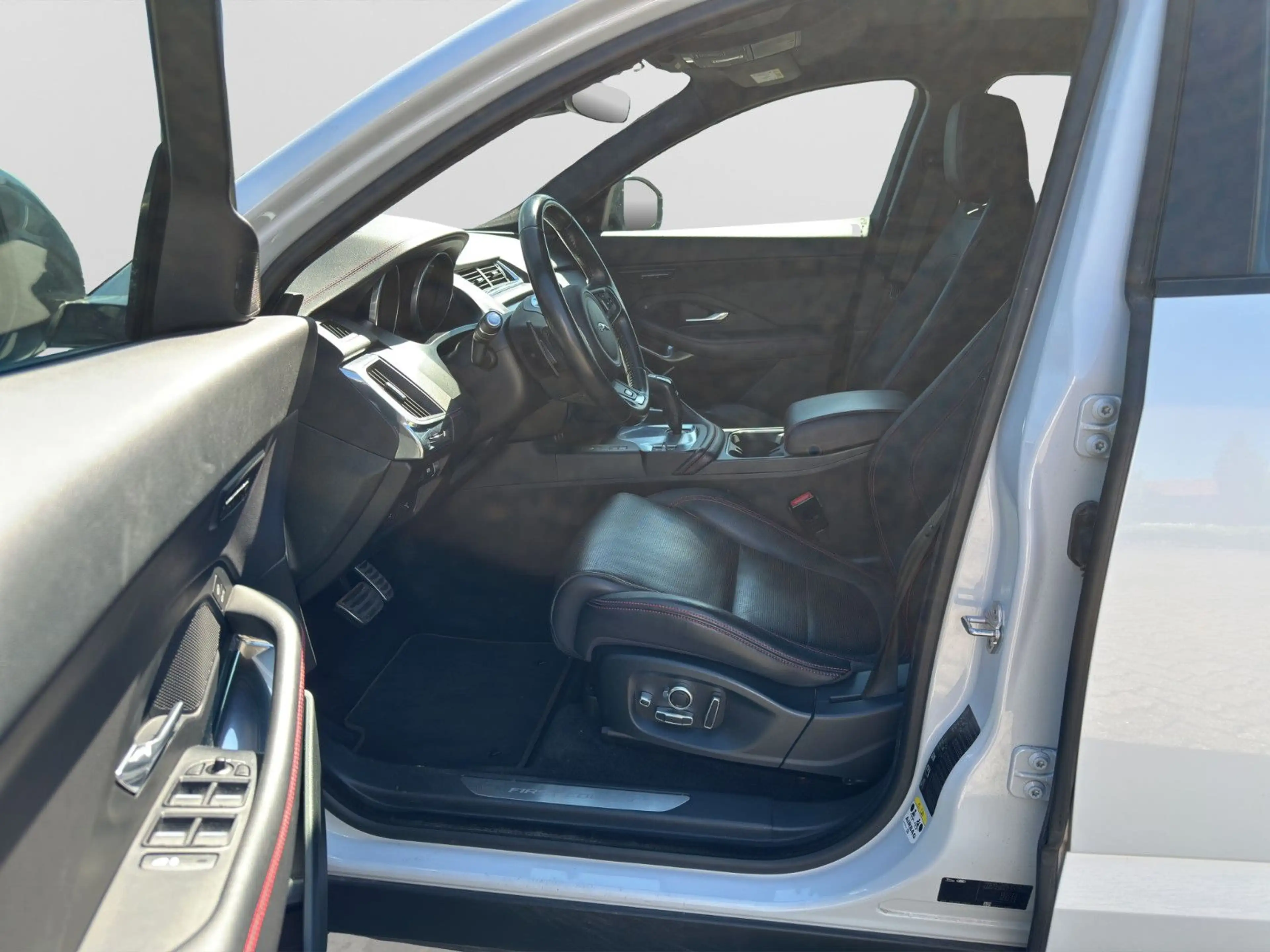 Jaguar E-Pace D180 First Edition AWD| BlackPack|HUD| — photo 11